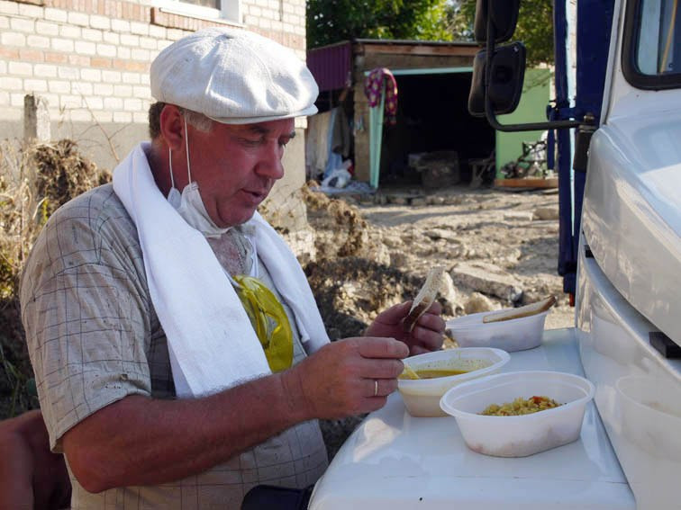 Фоторепортаж из Крымска 14 июля 2012 года. Пища для Жизни