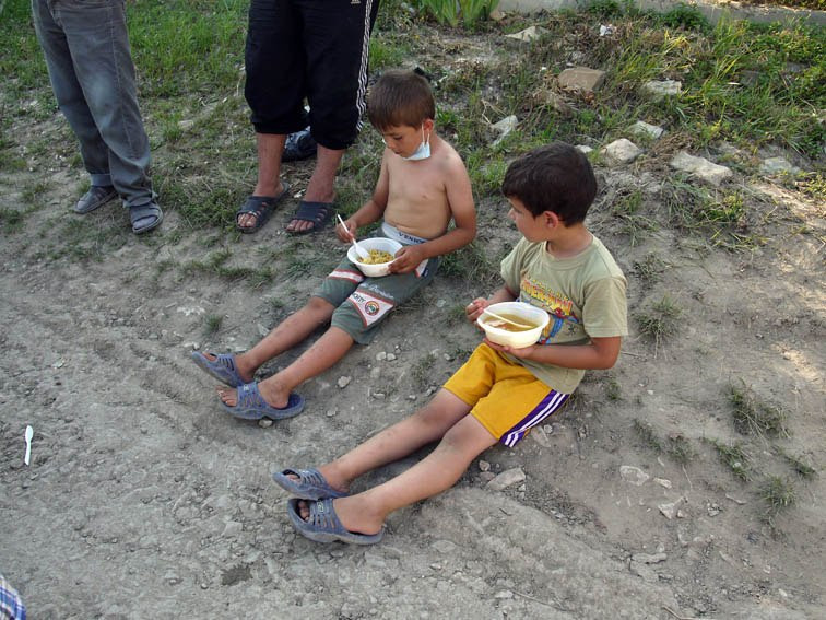 Фоторепортаж из Крымска 14 июля 2012 года. Пища для Жизни