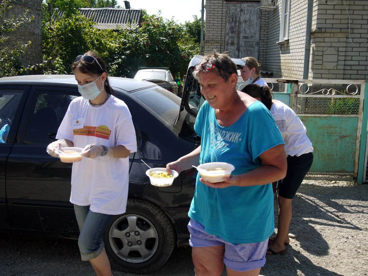 Фоторепортаж из Крымска 14 июля 2012 года. Пища для Жизни