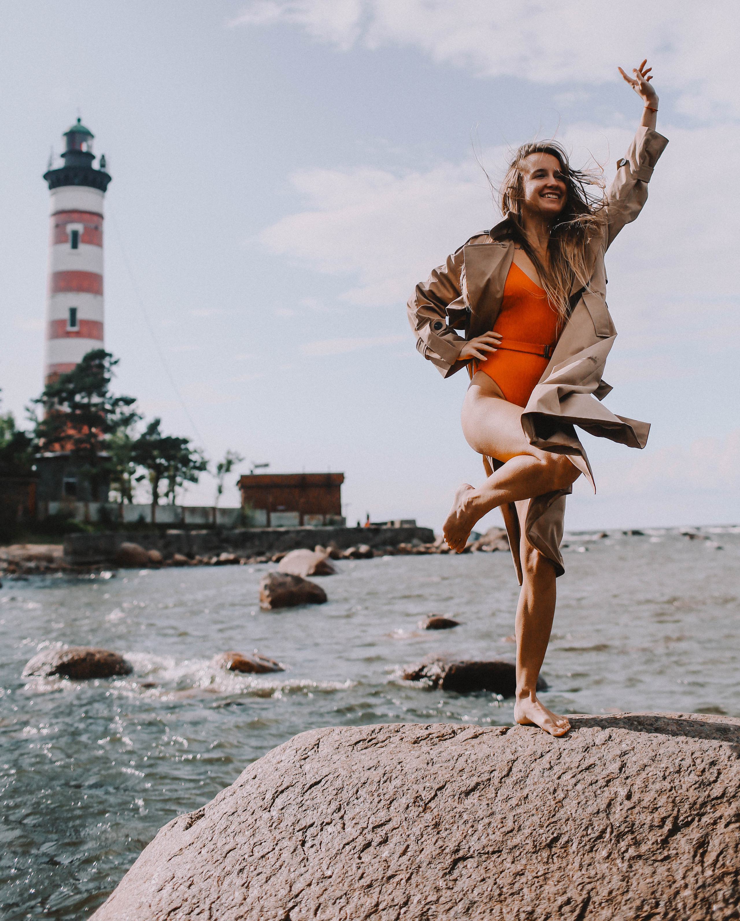 Туры и маршруты по Ленинградской области. Заброшенные усадьбы, бункеры, церкви, парки, карьеры, водопады и озера, маяки и пещеры.