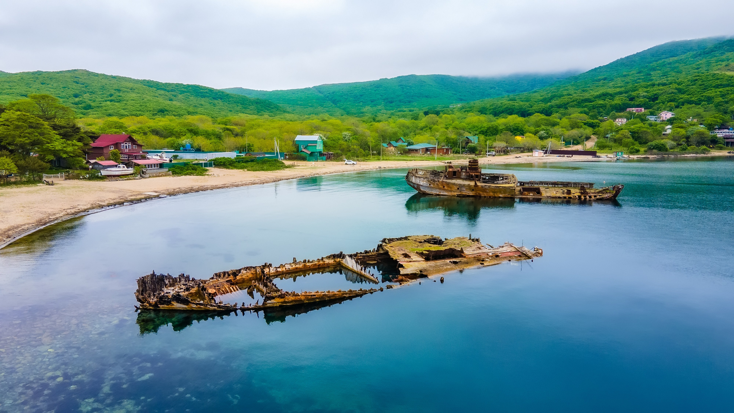 Шхуны в поселке Витязь. Репортажный фотограф Александр Хитров