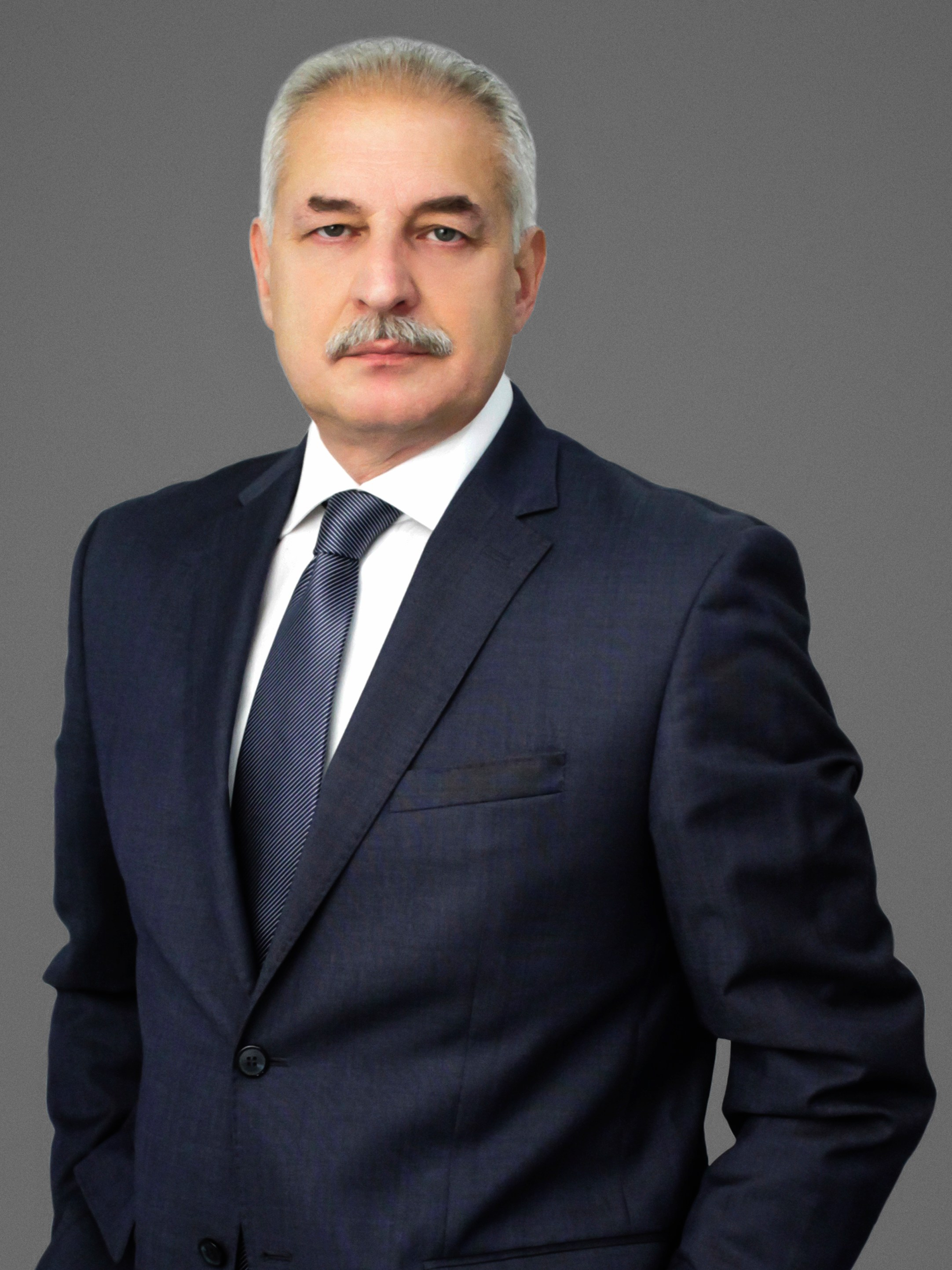 Адвокат Восканян Микита Михайлович, портрет строгий костюм.