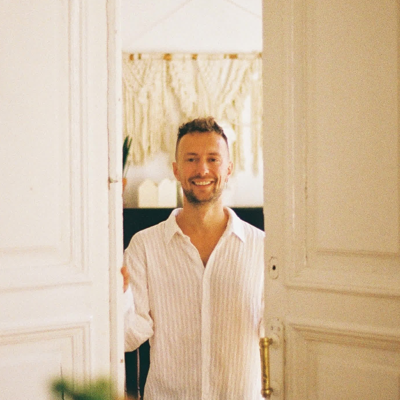 Ведущий Никита Шляндин