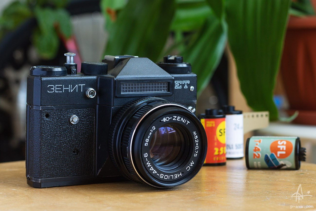Зенит ЕТ и катушки пленки.