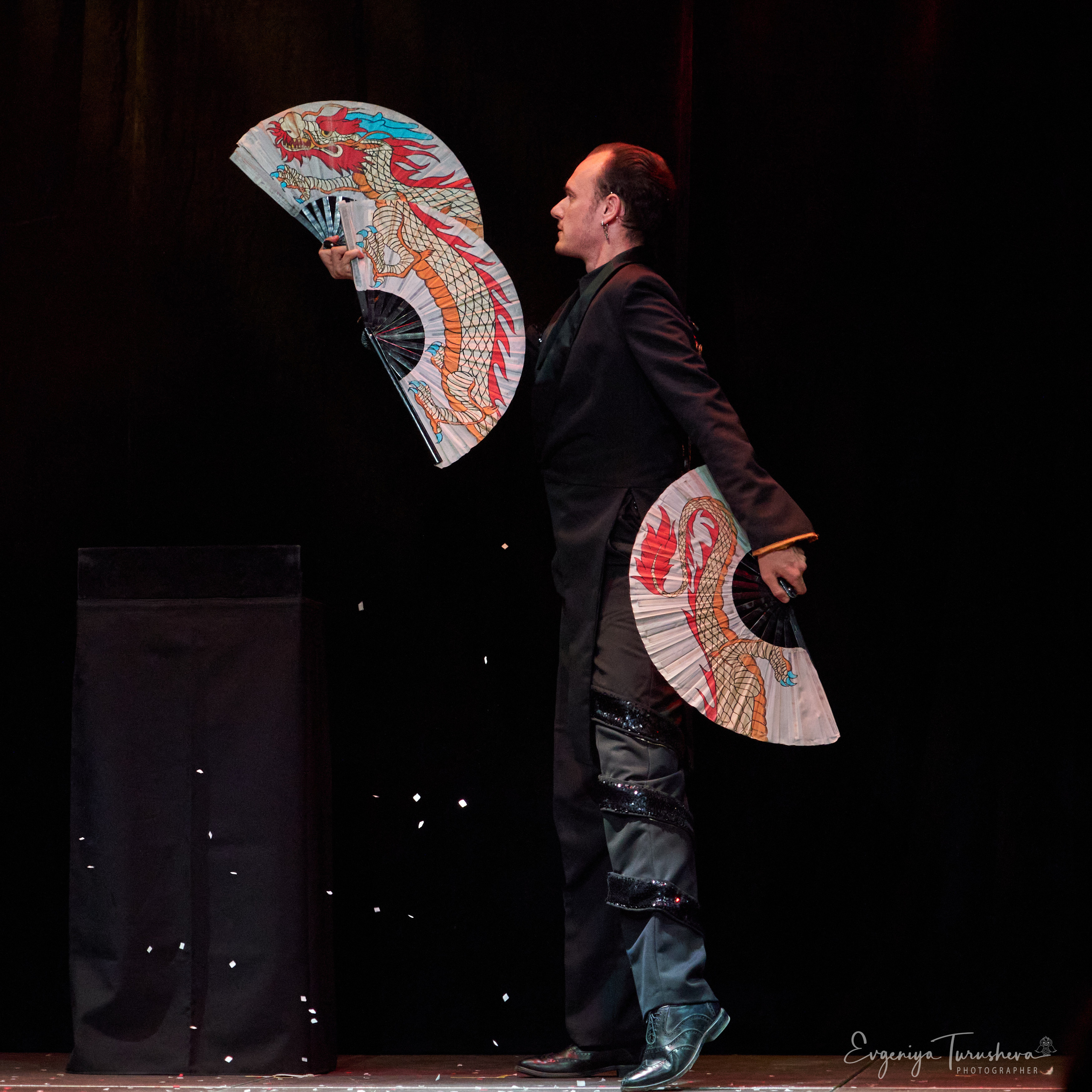 Иллюзионное шоу «Лига волшебников». Фотограф Евгения Турушева