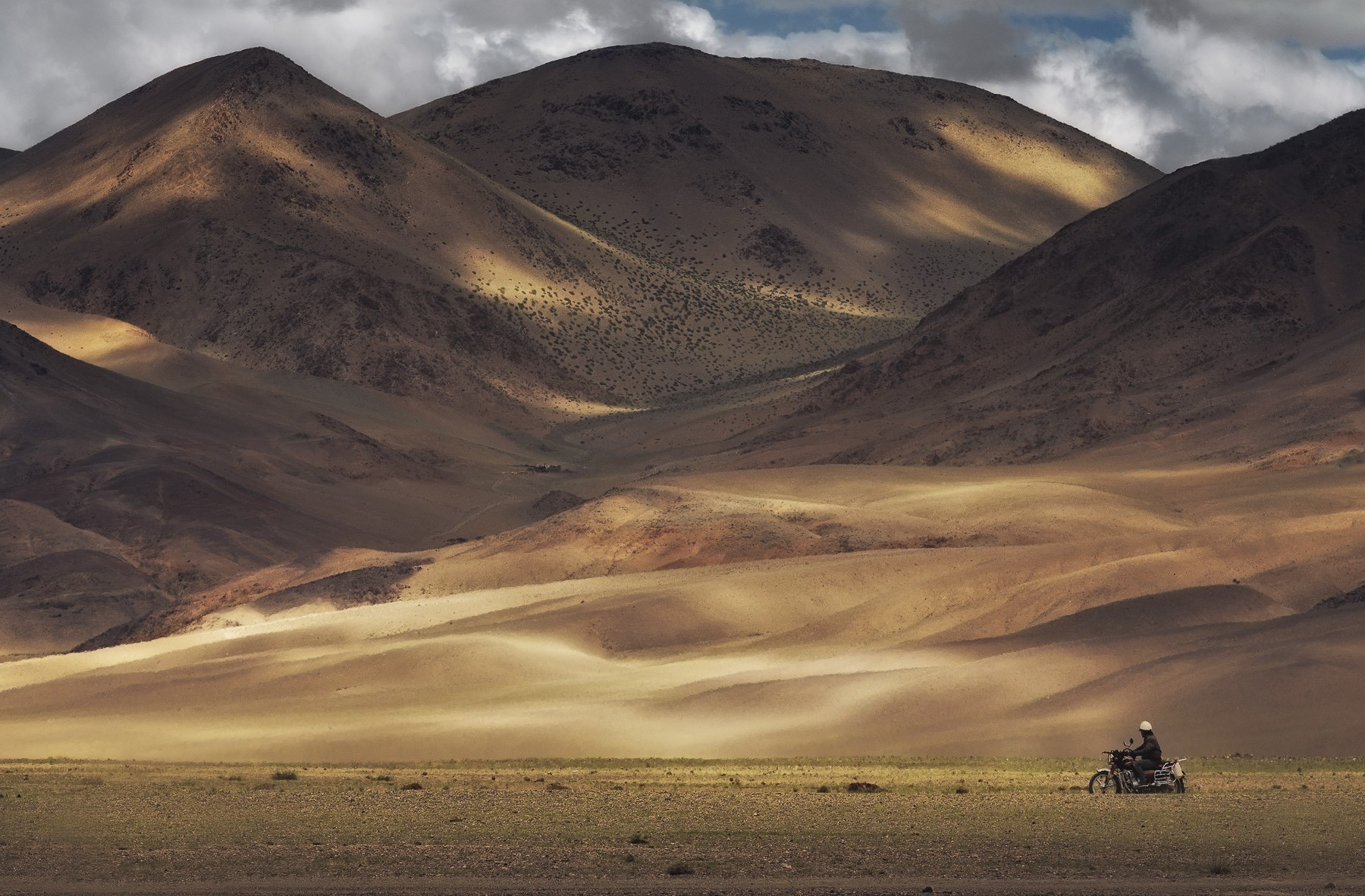Экспедиция в пустыню Гоби (30.04.2023 — 08.05.2023 ). Фотограф Константин Шамин