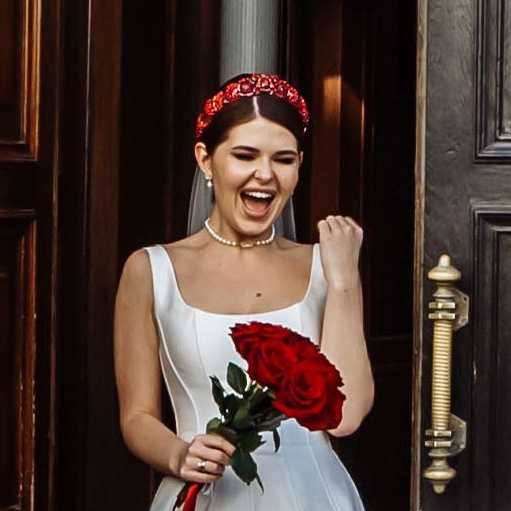 Выход невесты и жениха после регистрации брака в Грибоедовском ЗАГСе