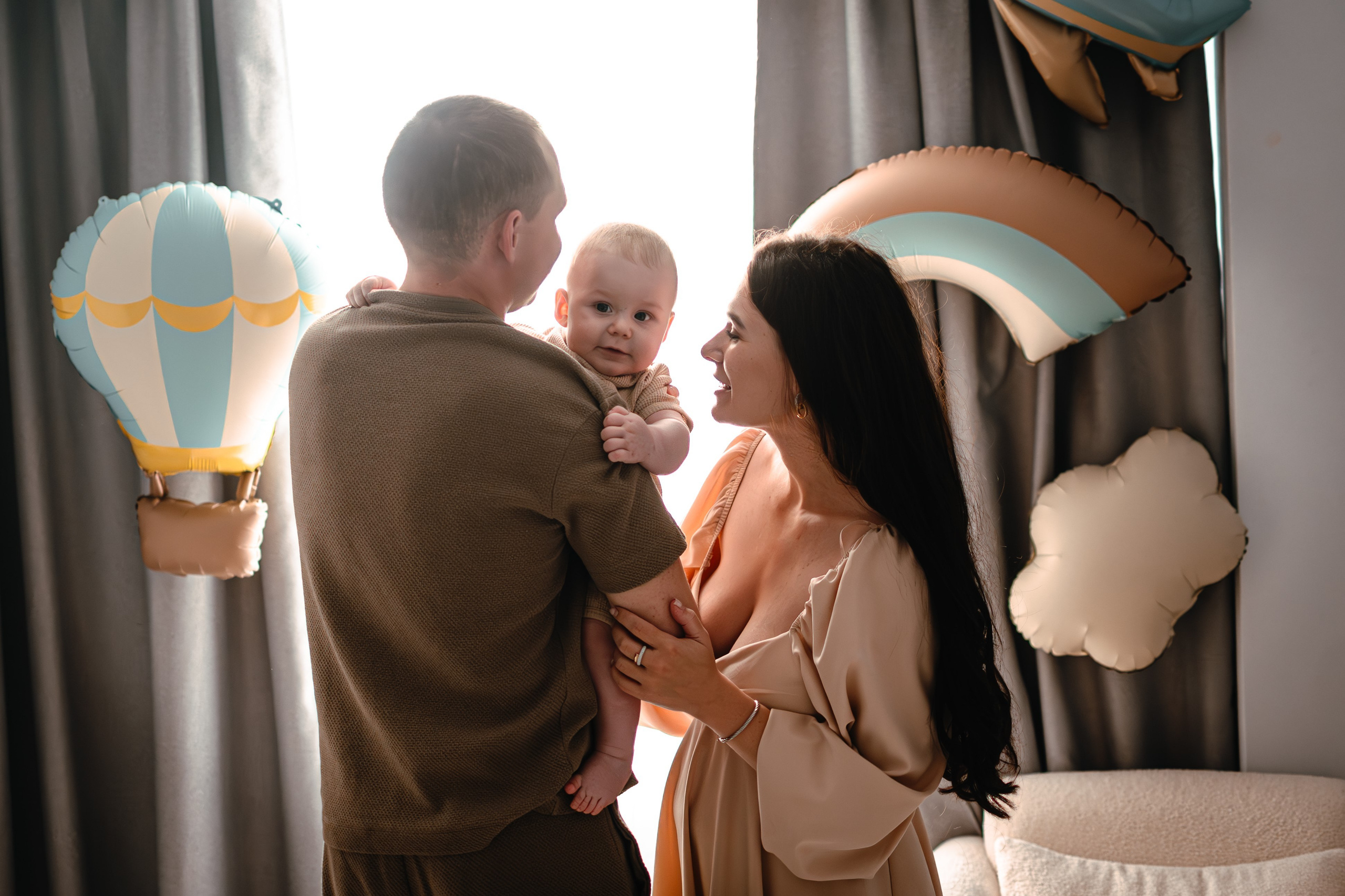 Домашняя семейная фотосессия: уютные и живые кадры в интерьере