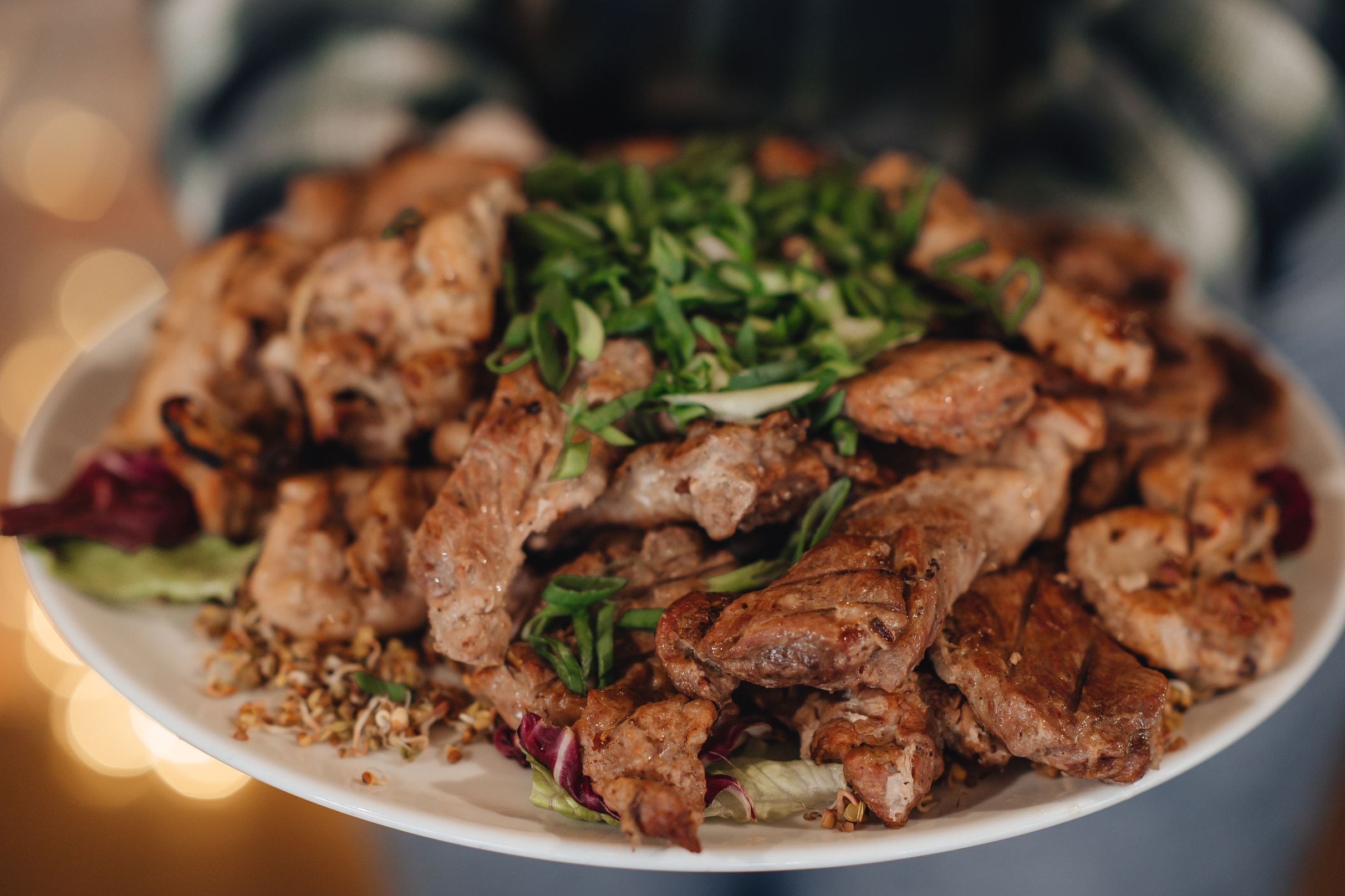 Мясное ассорти гриль с домашней аджикой (свинина, курица)