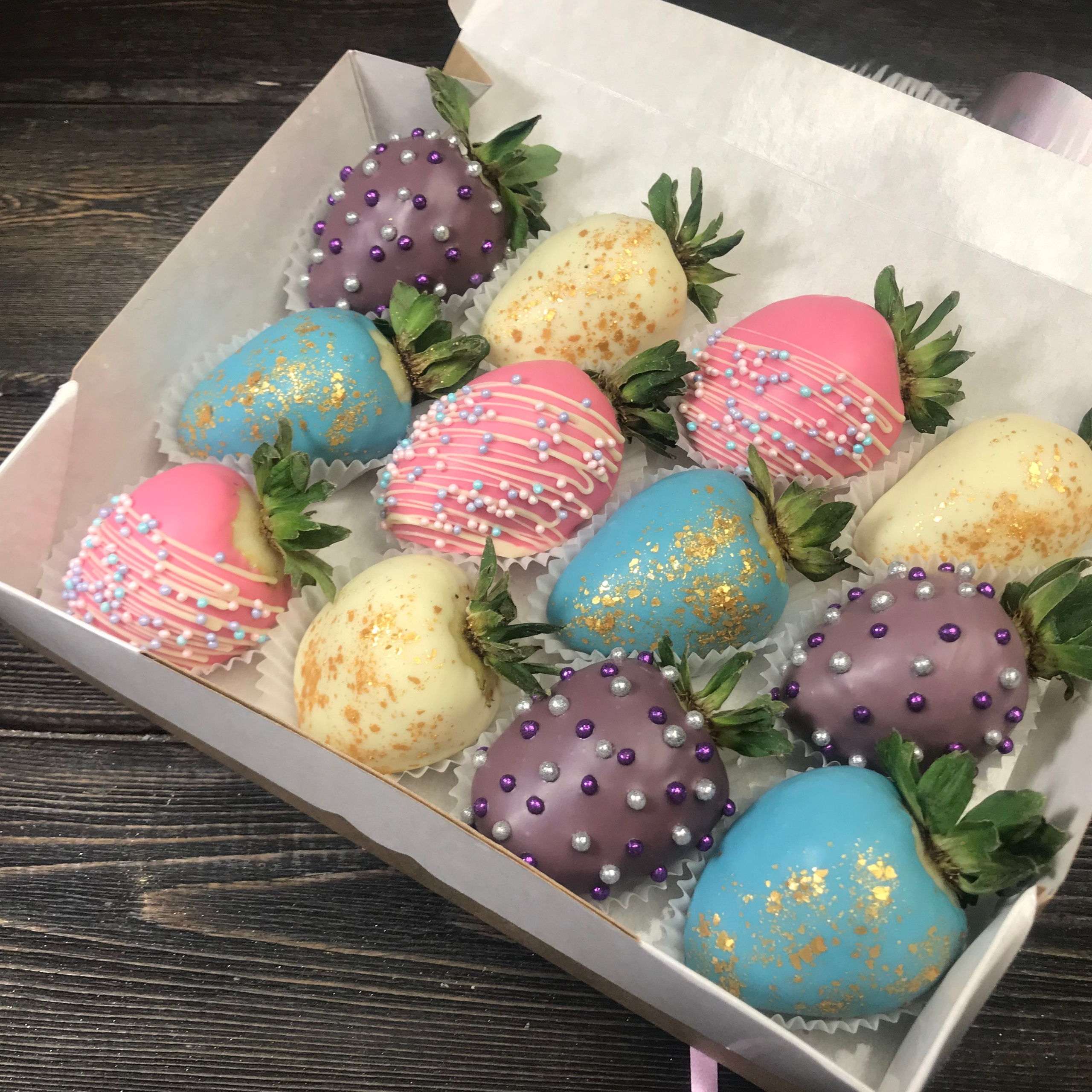 Наборы из клубники в шоколаде Сургут. Клубника в шоколаде в Сургуте