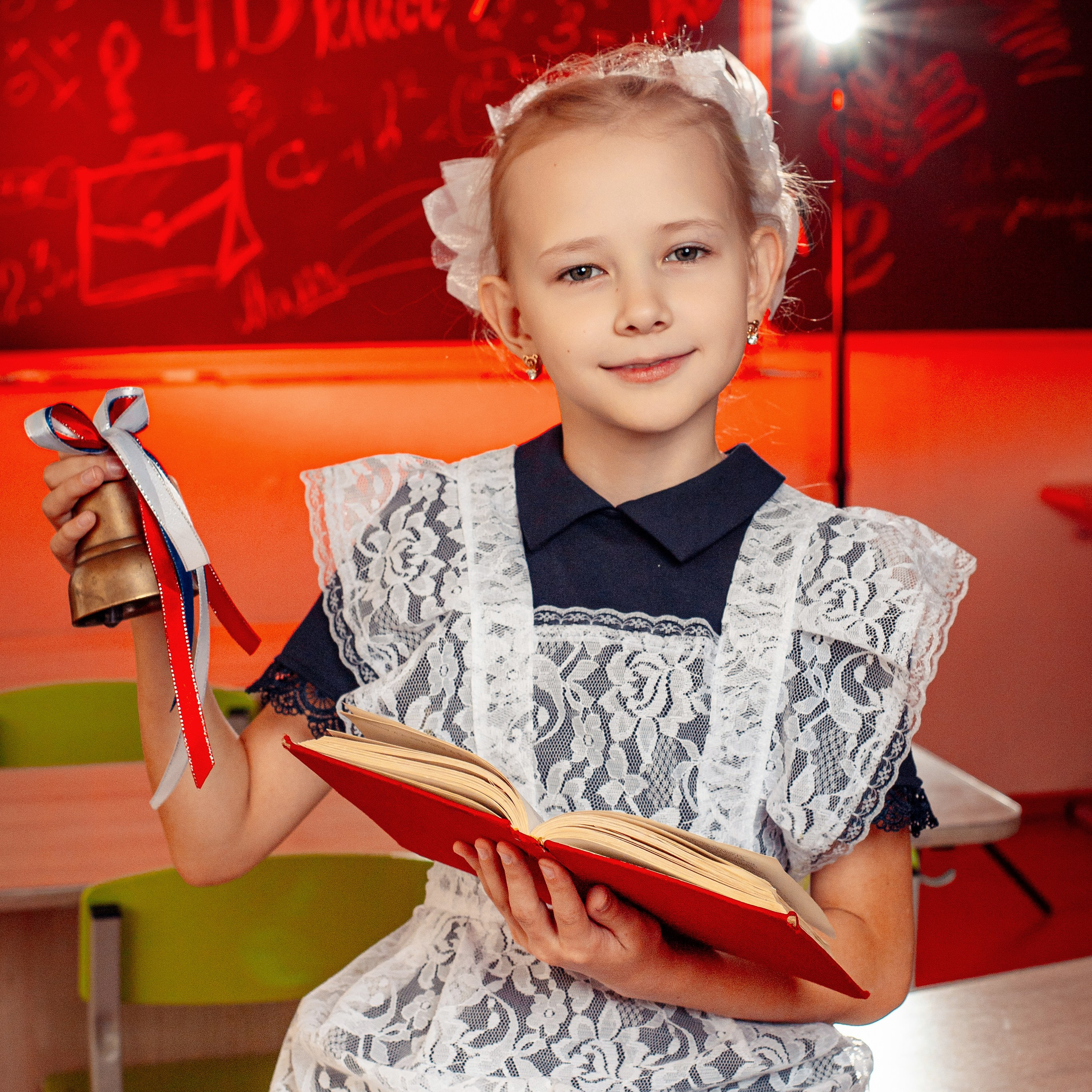 Заказать выпускной альбом или школьную фотосессию в Улан-удэ и Кабанском районе: цена, образцы, отзывы. БумальБум Выпускные альбомы