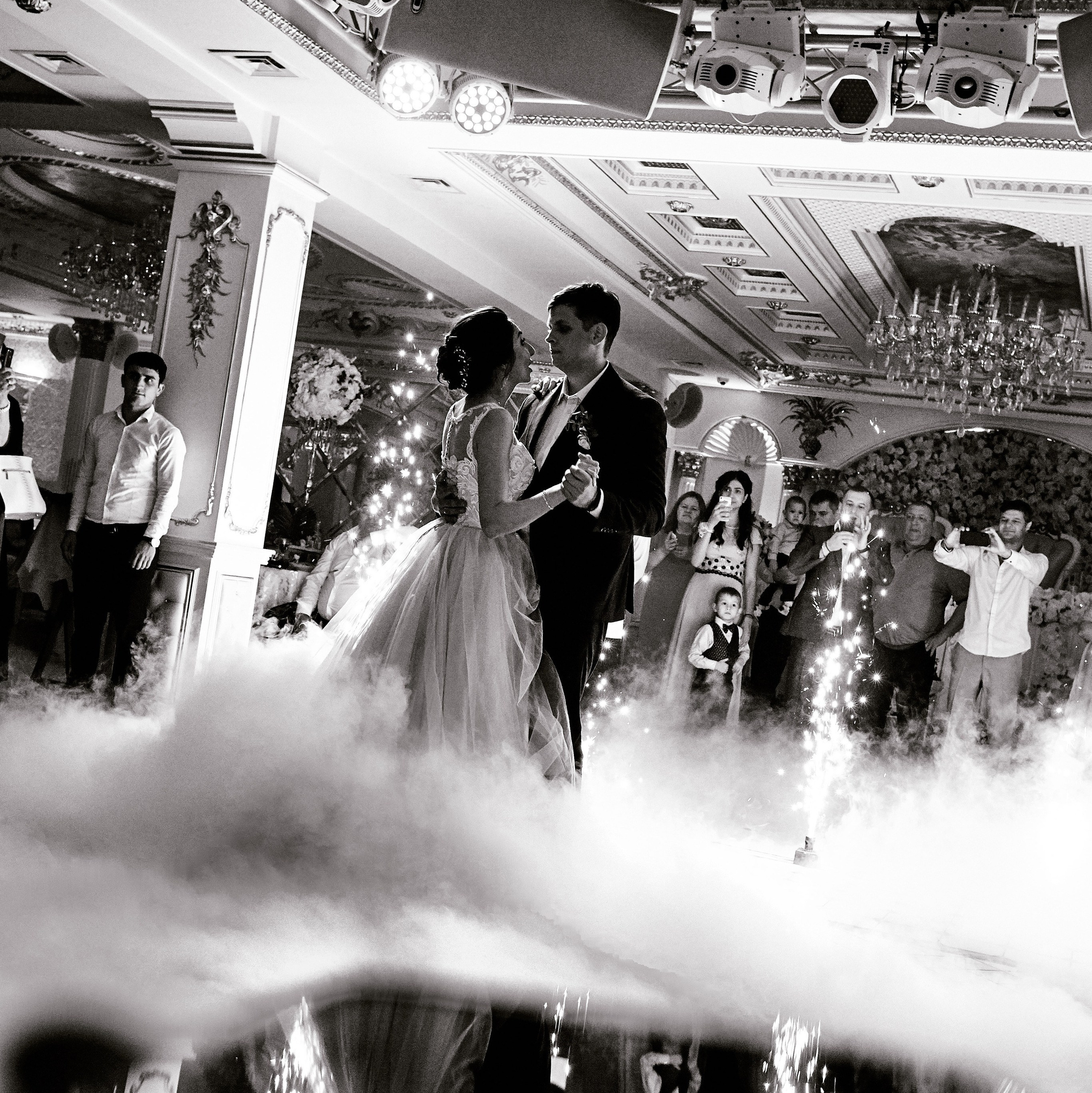 Свадебный фотограф в Москве, заказать профессиональную фотосъёмку — Цены и стоимость услуг фотографа на свадебную фотосессию