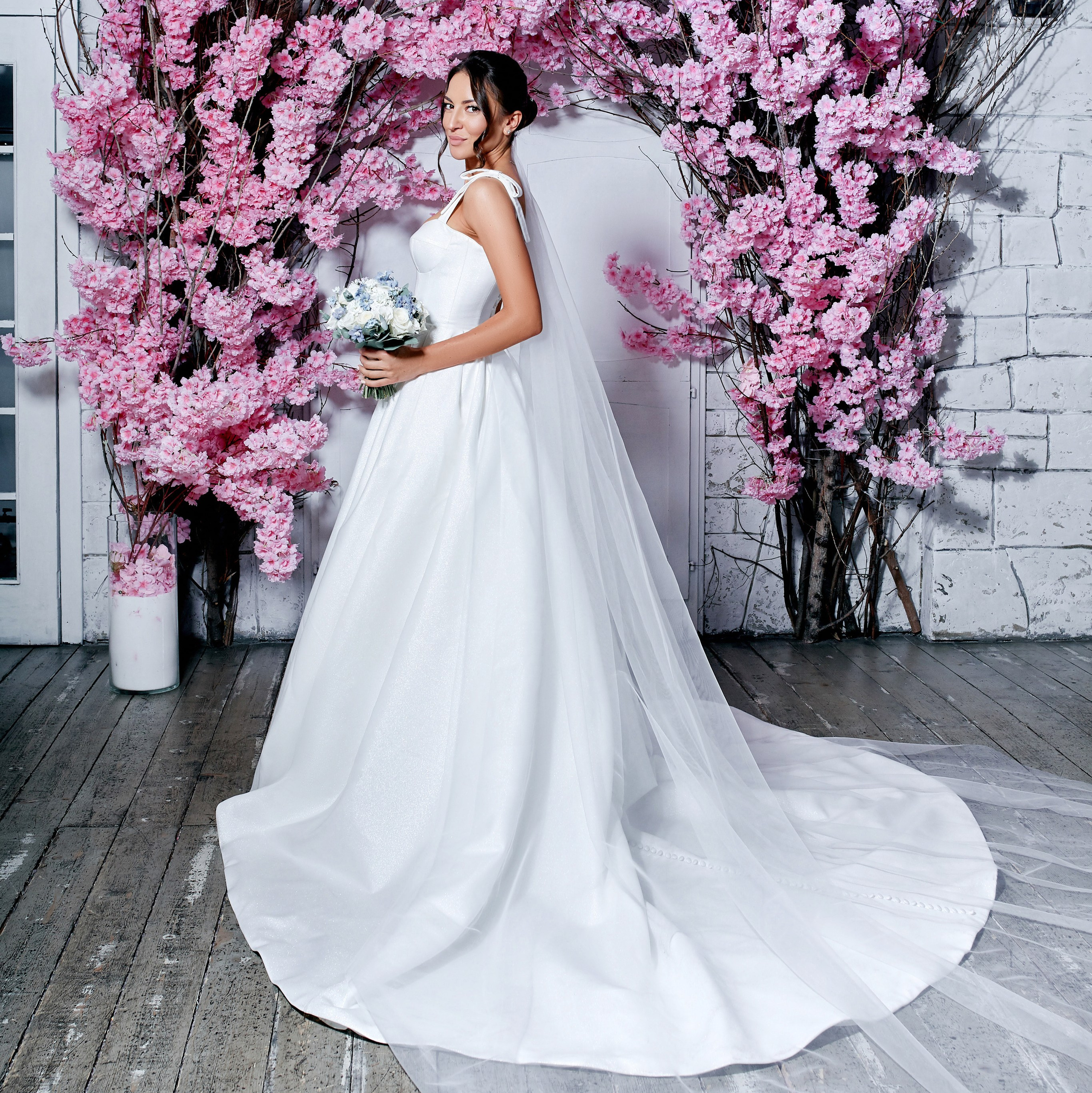 Свадебная фотосессия в студии в Москве с профессиональным фотографом — Цены и стоимость услуг на свадебную фотосъёмку в студии