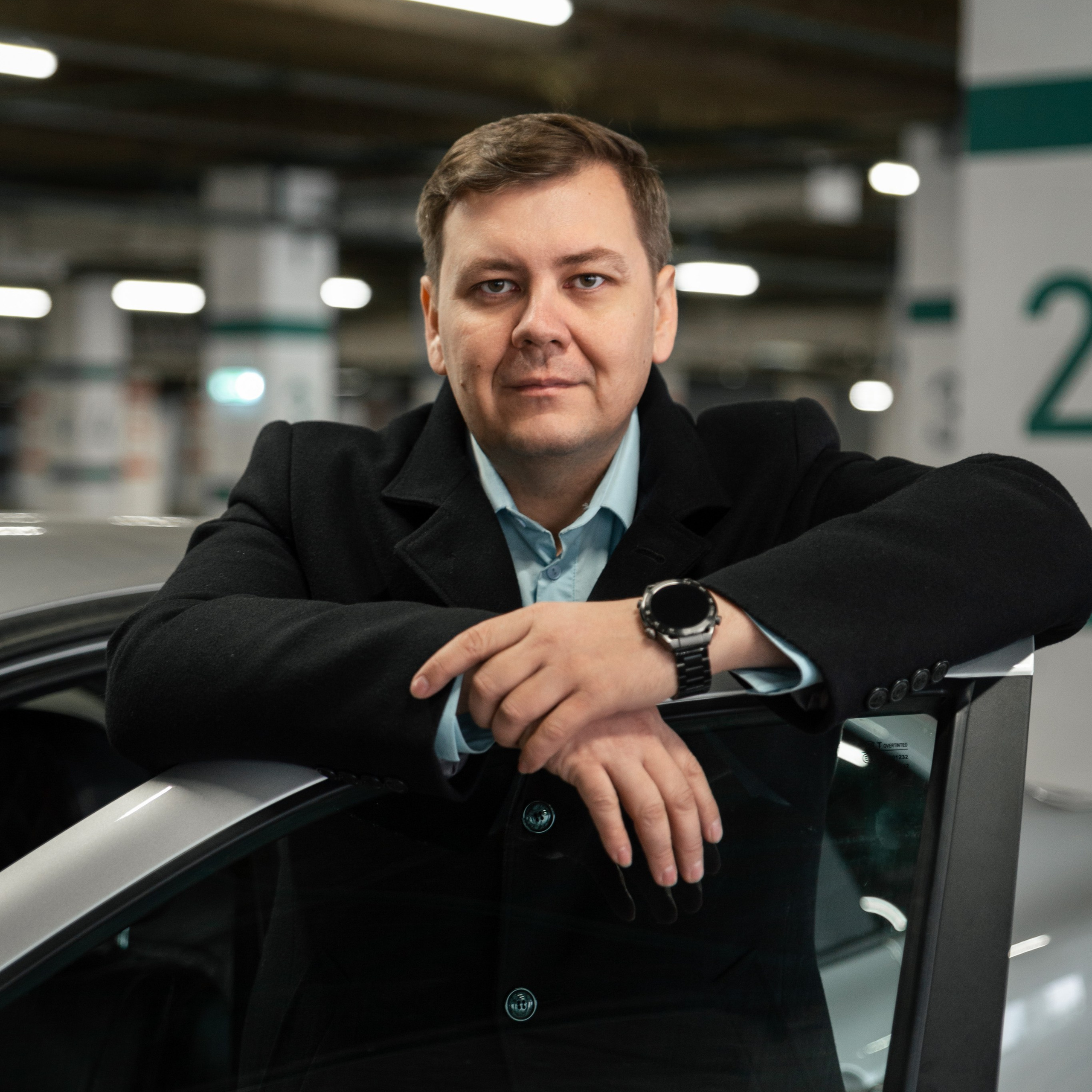 Фото мужчины с машиной для сайта знакомств