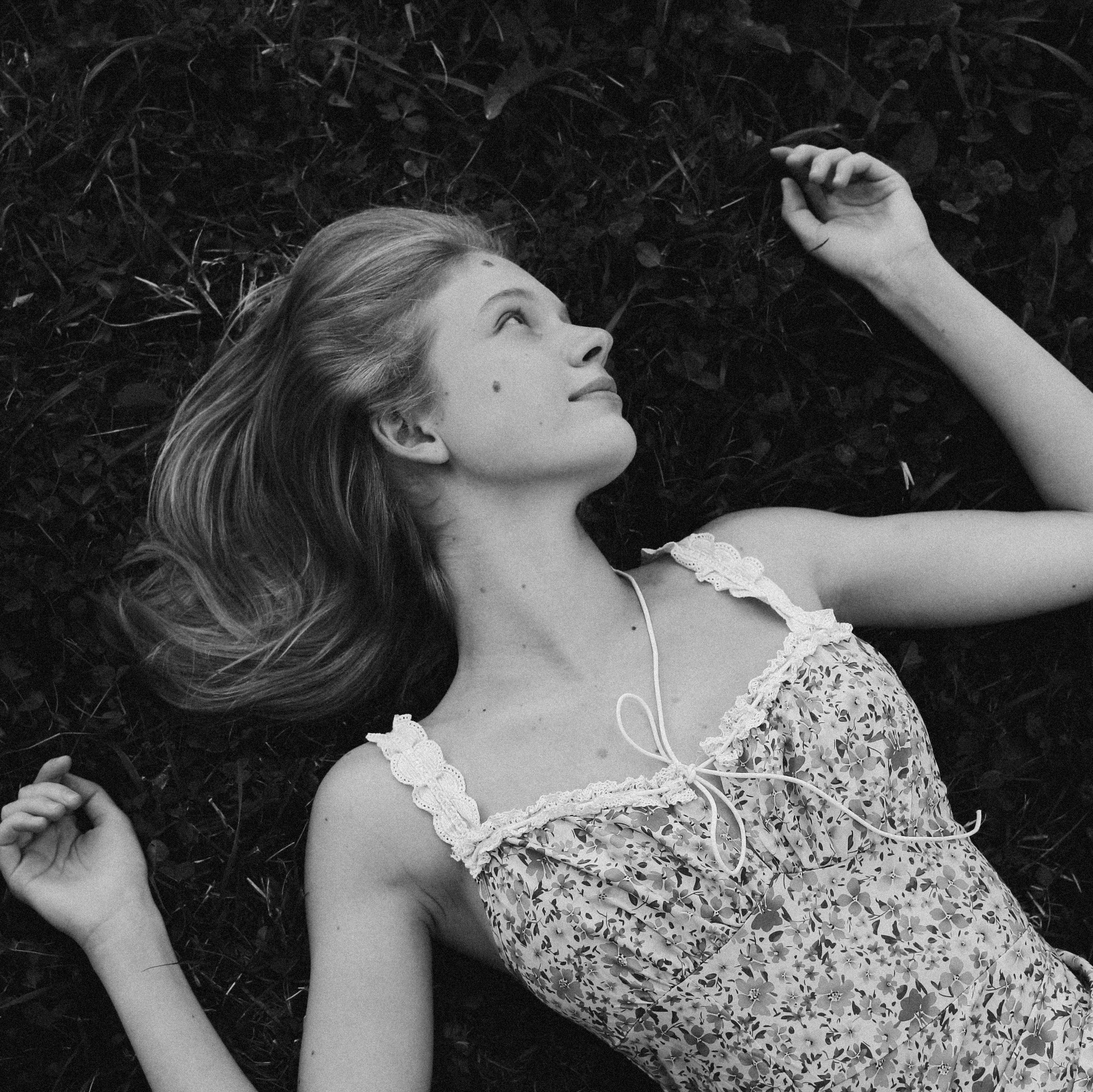 Черно-белая фотография на природе