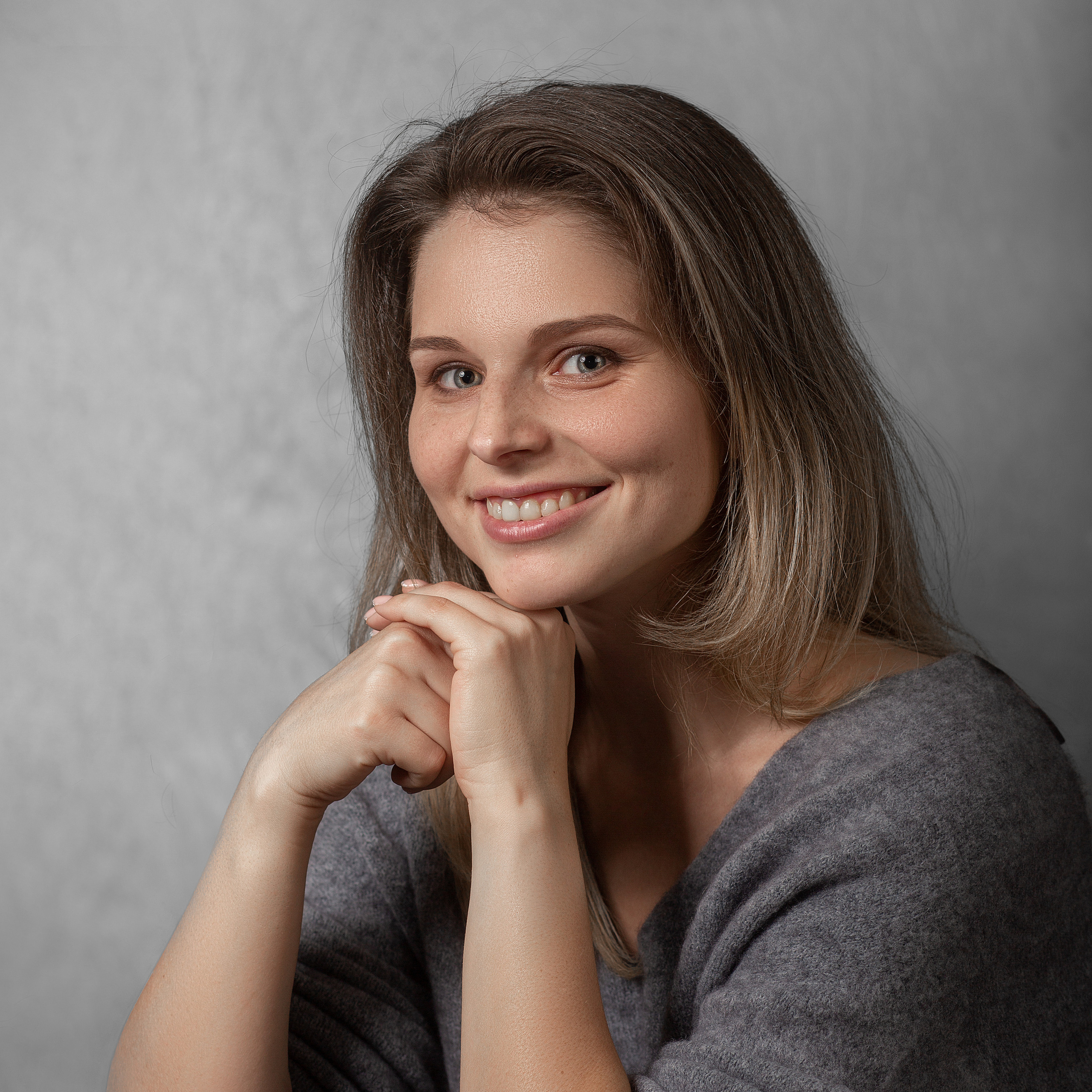 Контакты. Фотограф Надя Заручевская