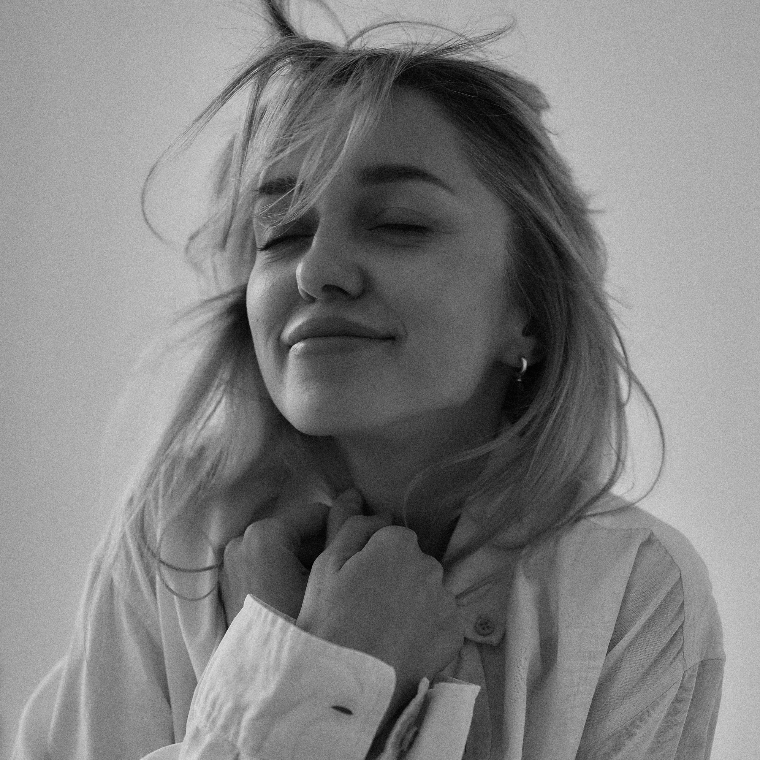 ЗНАКОМСТВО. ВИДЕОГРАФ, РЕЖИССЕР — КАТЯ ГУСЕВА