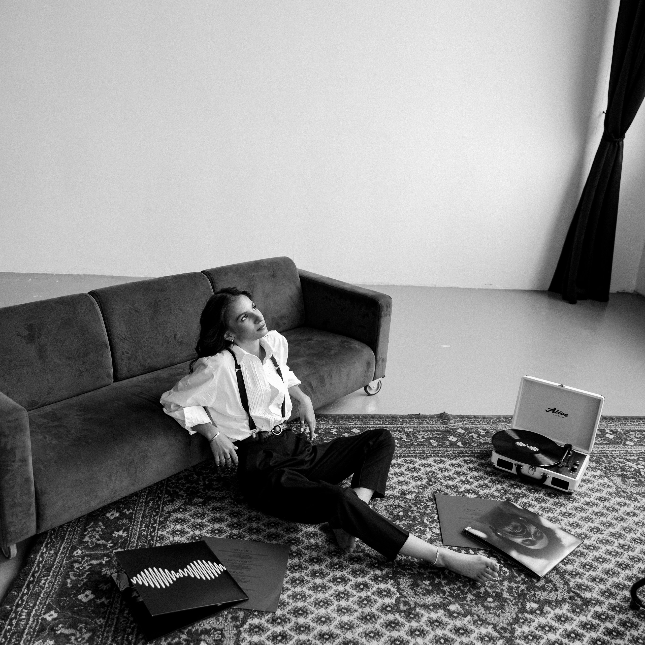 Контакты. Видеограф ИРИНА ШМИРКО