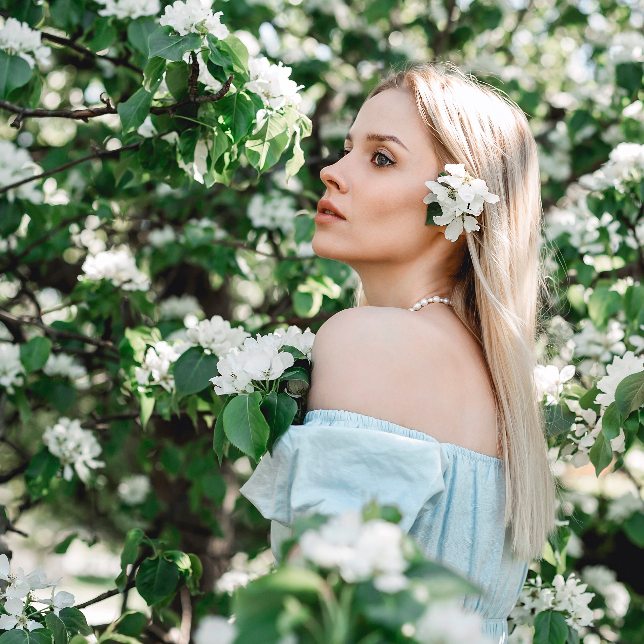 Фотосессия в цветущих садах. Деловая и Бизнес съемка в Москве Инесса Грушко