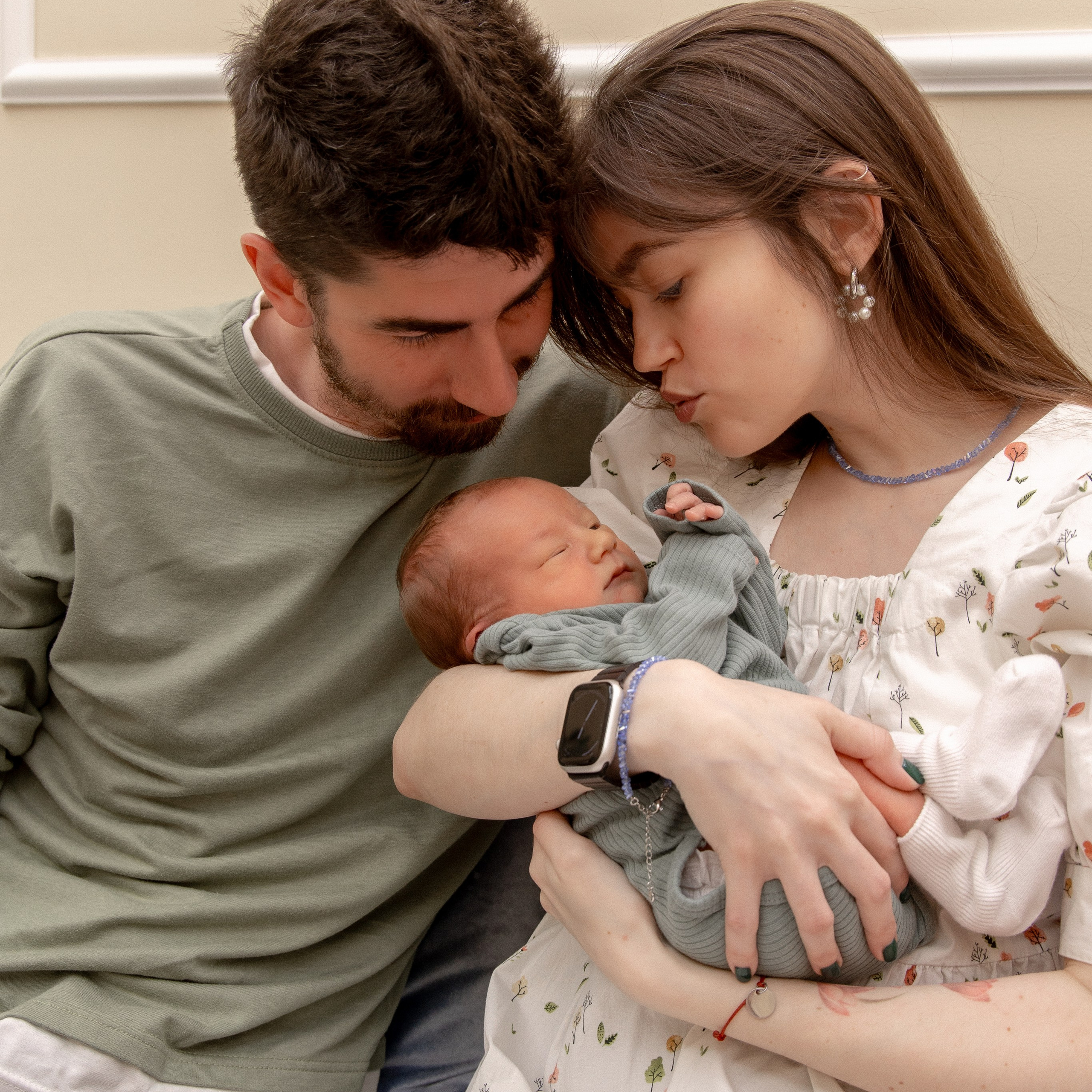 Услуги. Фотослужба «Малютка» в Наро-Фоминском перинатальном центре — сохраняем главные мгновения семьи и создаём премиальные фотокниги