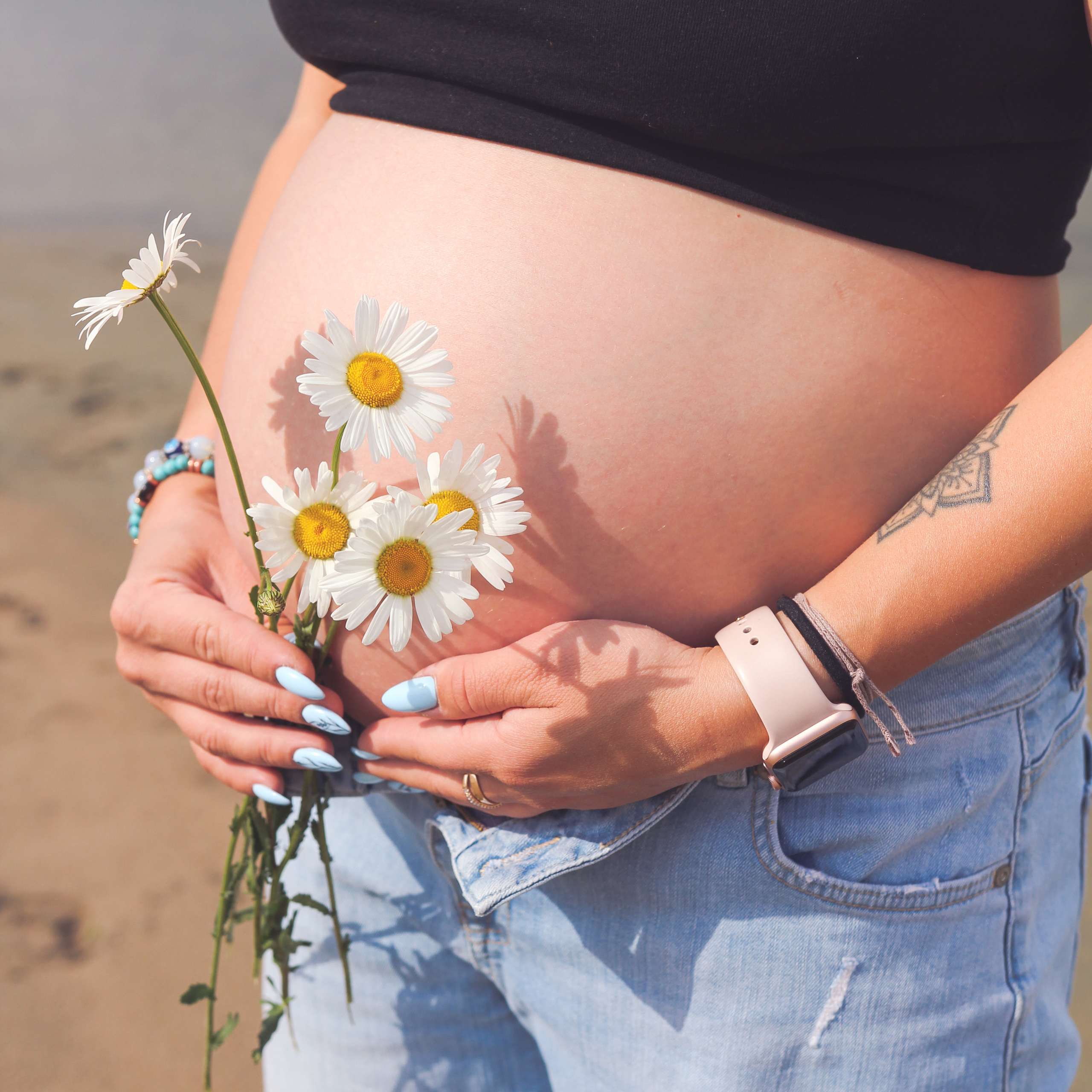 ромашки беременная девушка