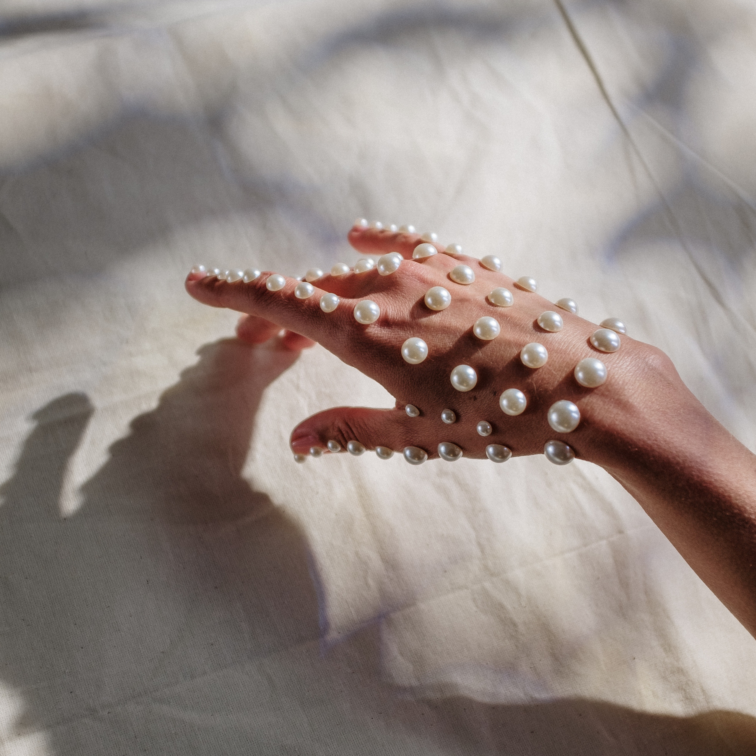 Аудиосказка Елены Поляковой "Про перламутровый свет". Автор фото с Pexels: cottonbro studio: https://www.pexels.com/ru-ru/photo/4659805/