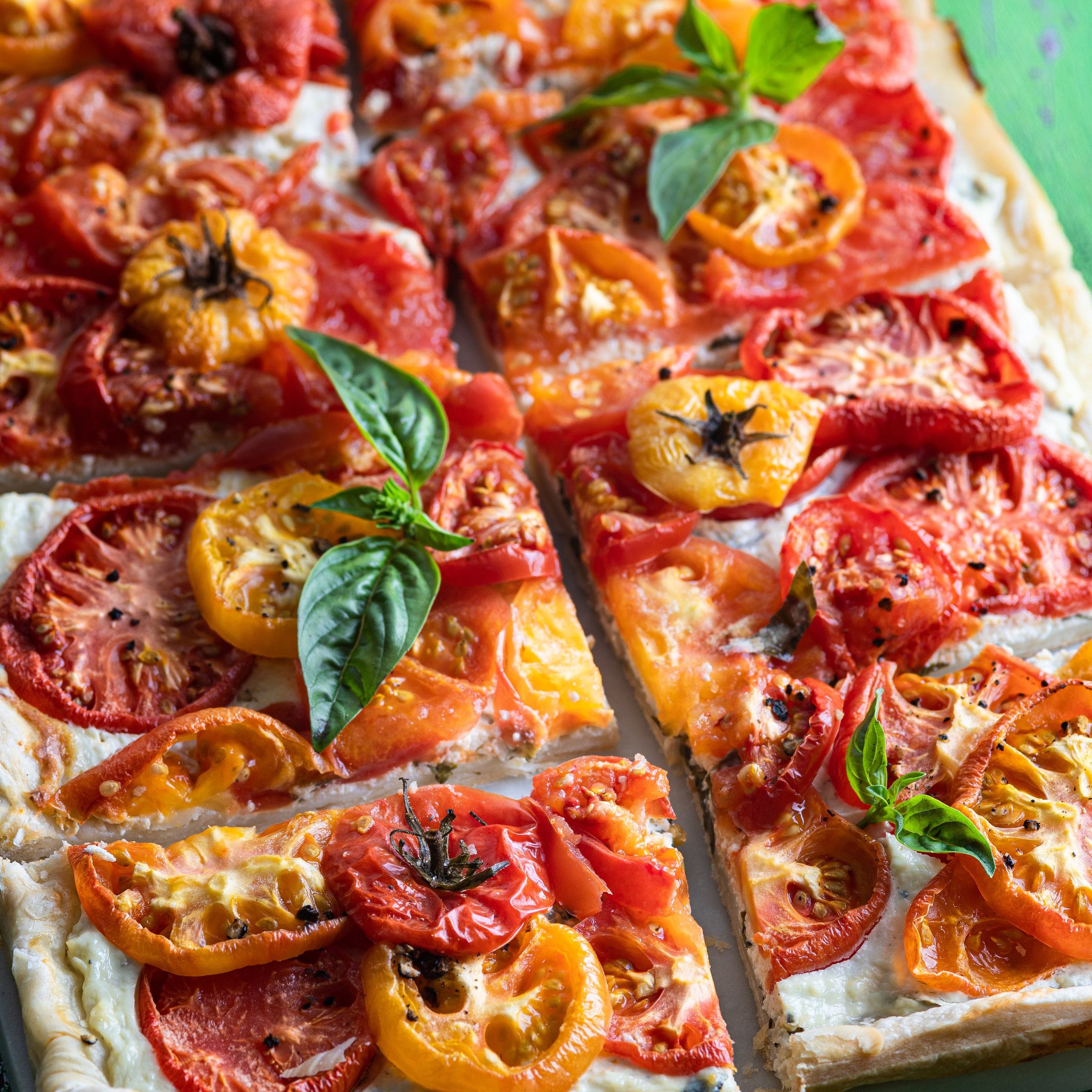 Творожно-томатный пирог из слоеного теста. Фуд-фотограф, фуд-блогер Москва — Анна Новикова