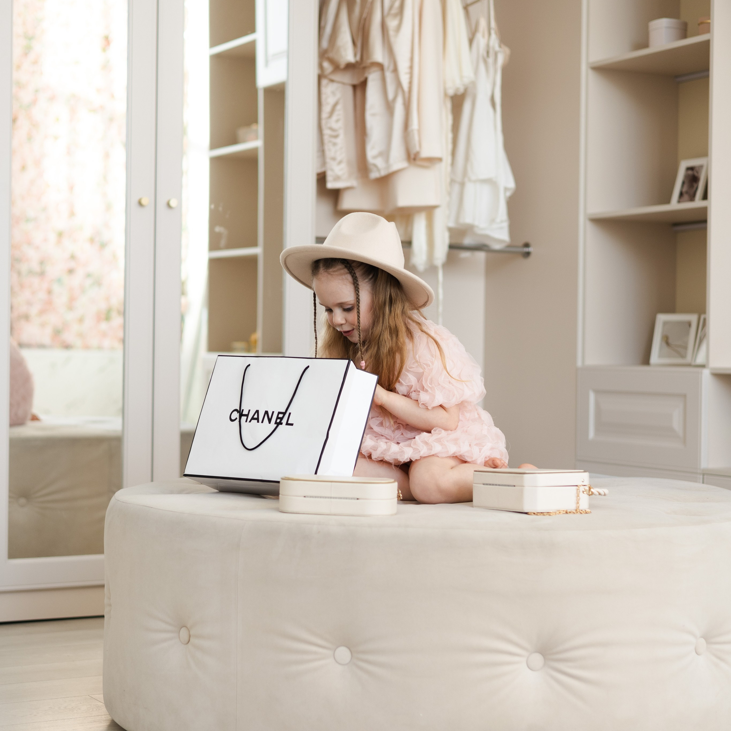 Привет, меня зовут Юлия Великая!