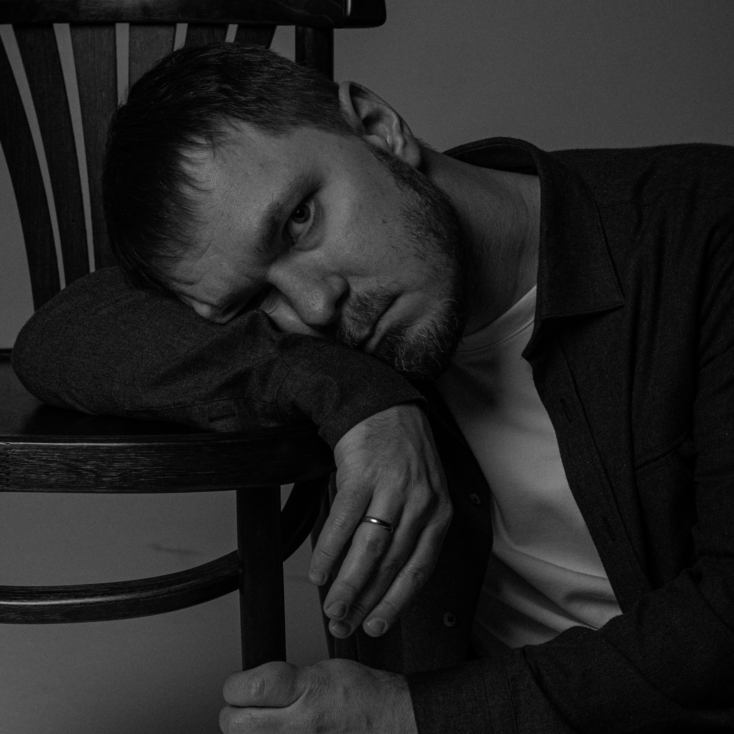 Мужской студийный портрет