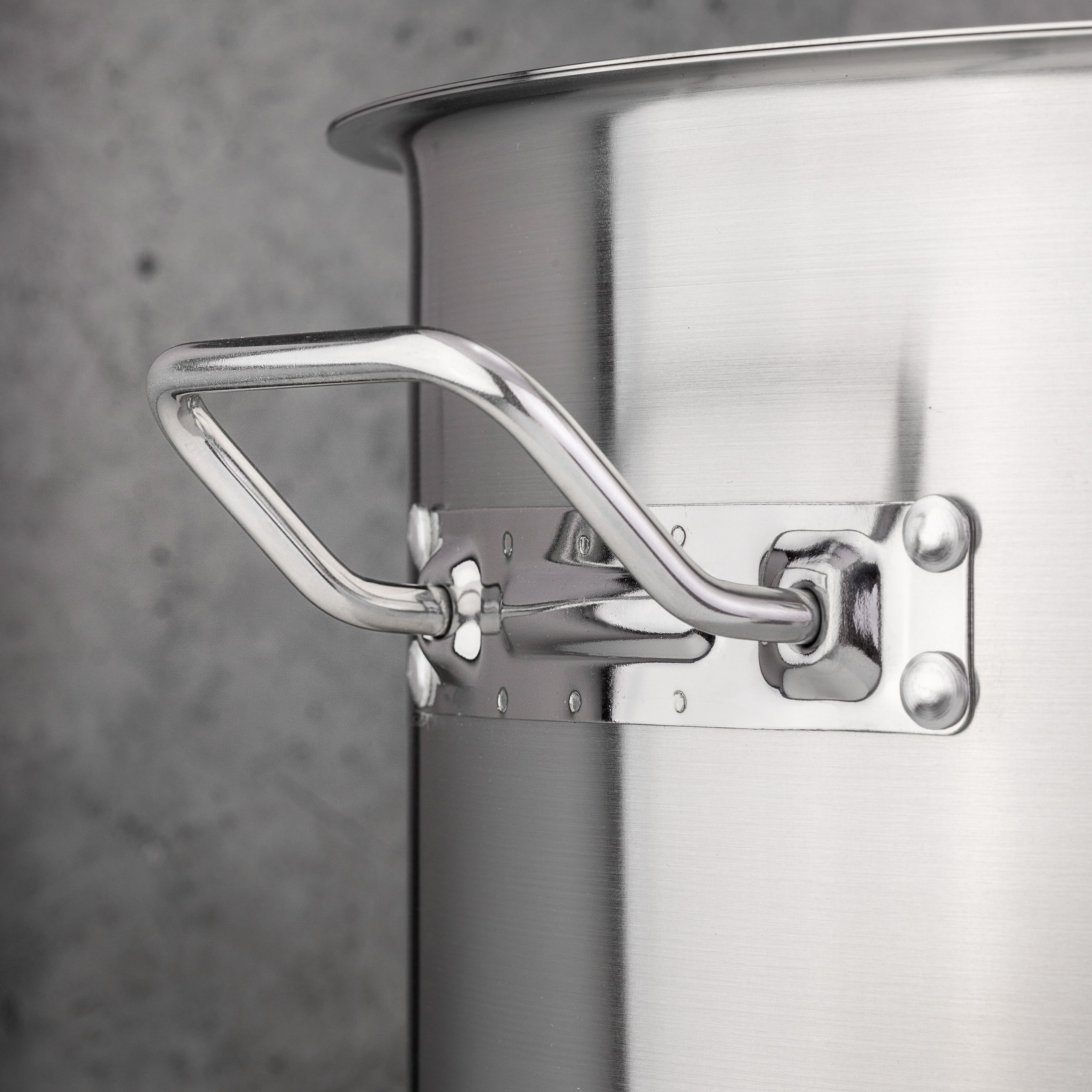 Детальная съемка ручки котла kukmara