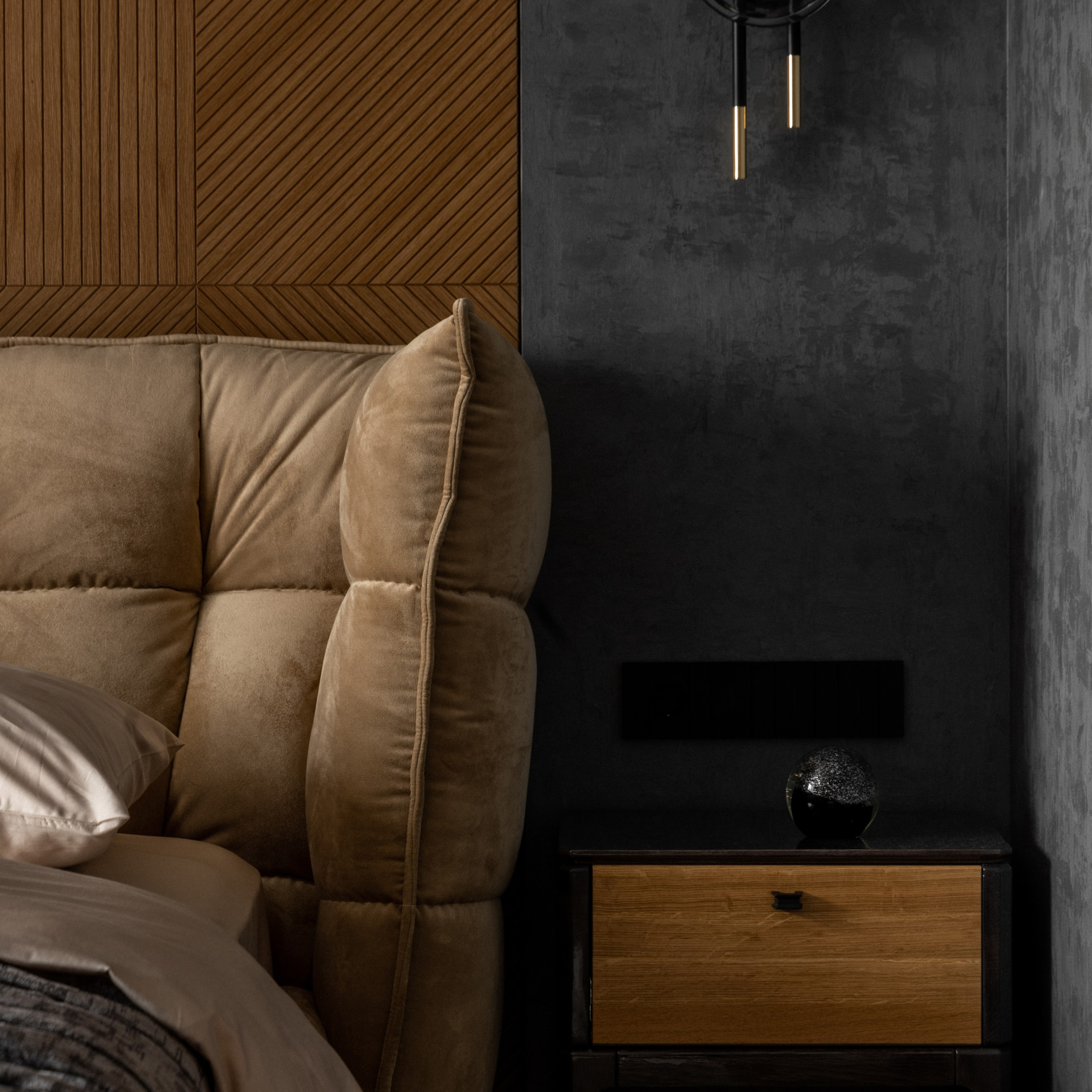 Мастер спальня 27 кв.м. Изголовье кровати и прикроватная тумбочка.