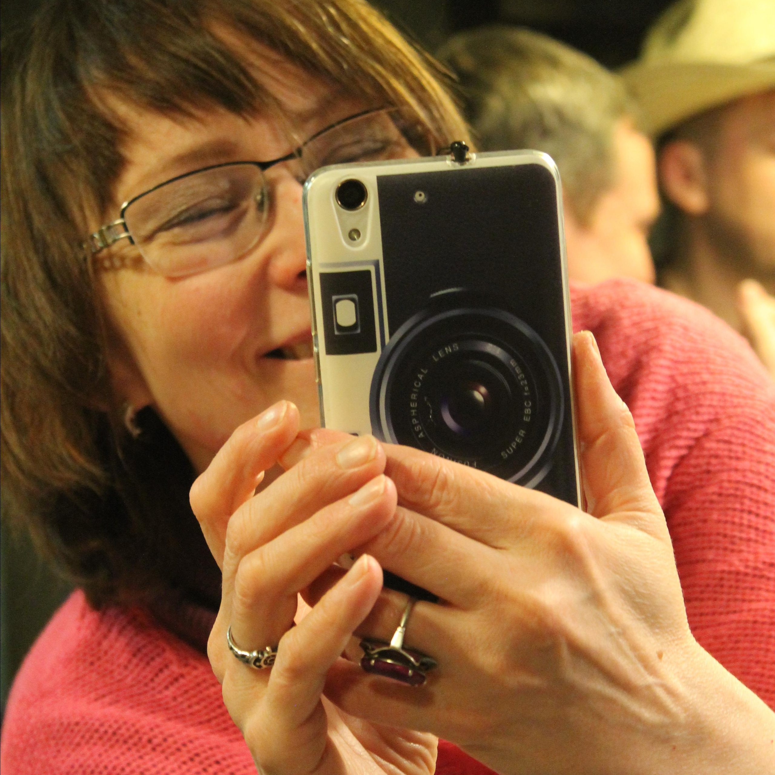 Контакты. Криэйтор / сценарист / визуальный художник в Екатеринбурге Марина Глазырина