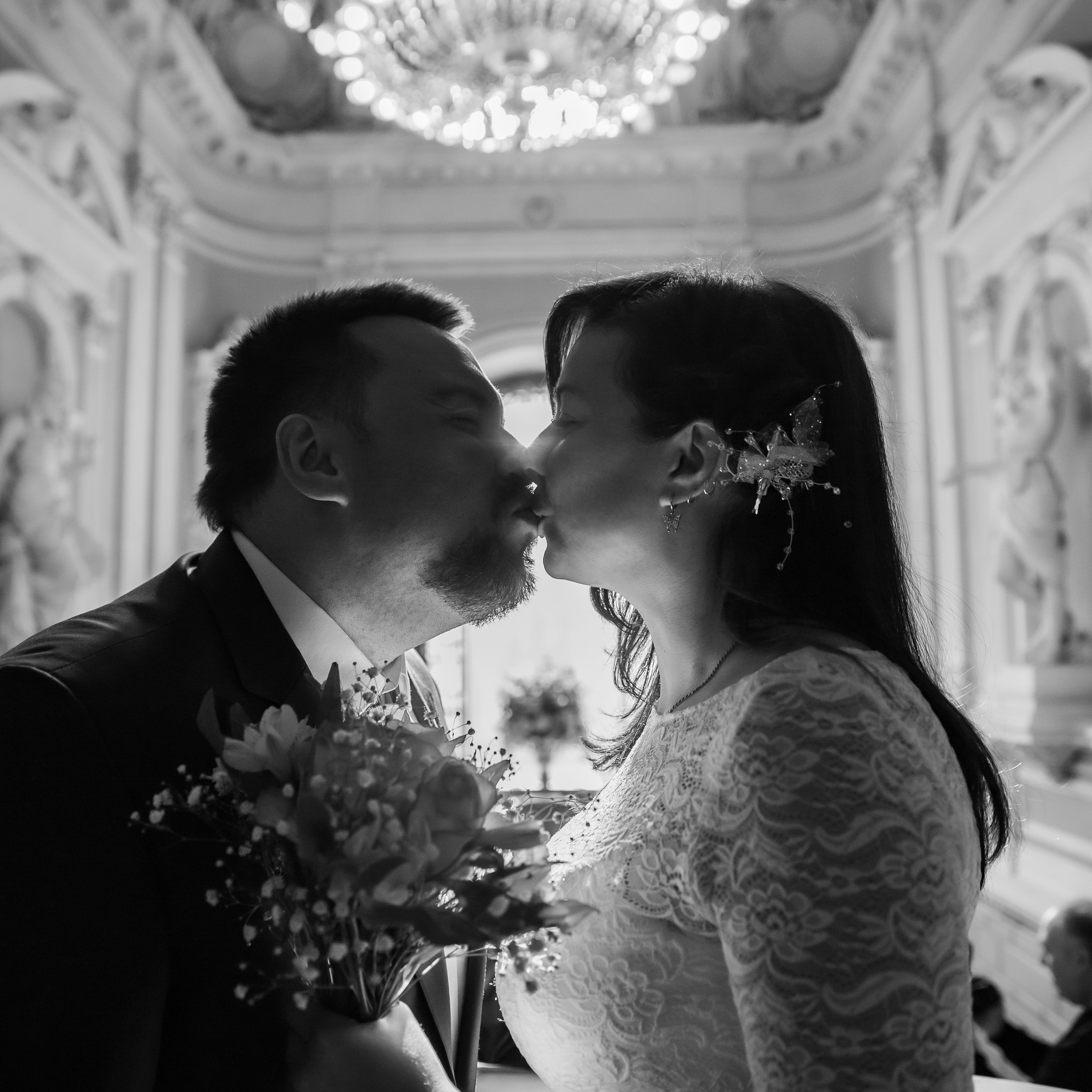 Семейная съёмка для мамы и сына в поле с лошадками