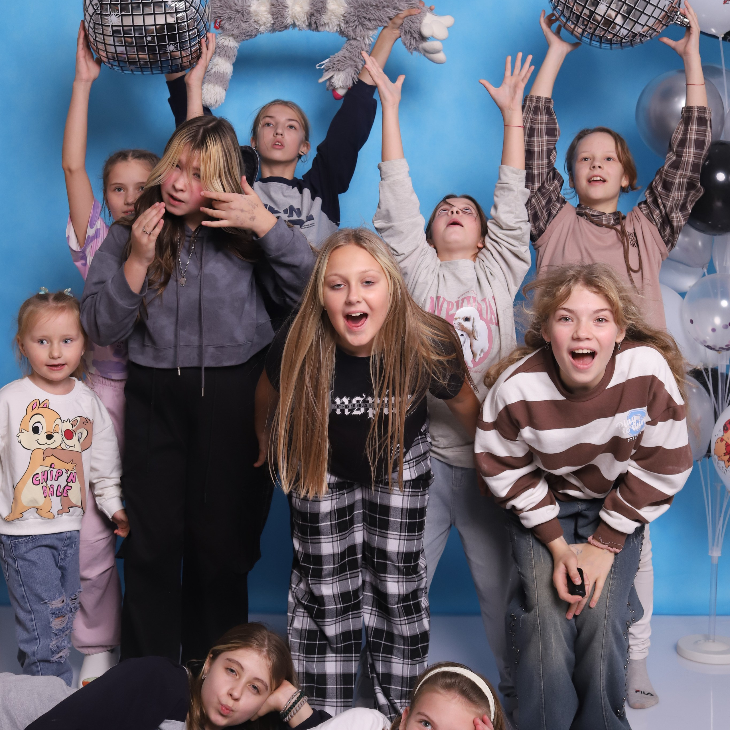 Ваш праздник в «Зеркале». Аренда чайной комнаты. Фотостудия самообслуживания. Студия без фотографа в Твери