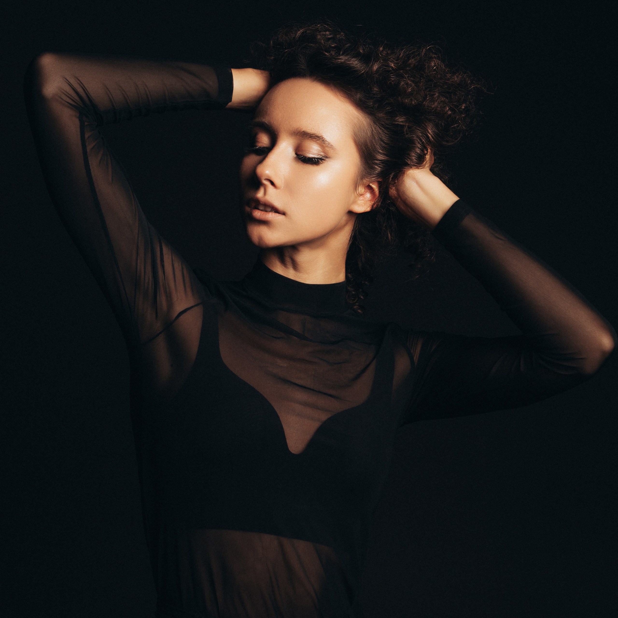 женский портрет, индивидуальная съемка, художественная фотосессия, фотография для себя, портретная фотосессия, женский портрет, фотограф СПб, Вежновец Светлана, фотосессия в студии, фотосессия СПб, фотосессия чб, мужской портрет, фото, отограф Светлана Вежновец для сайта знакомств