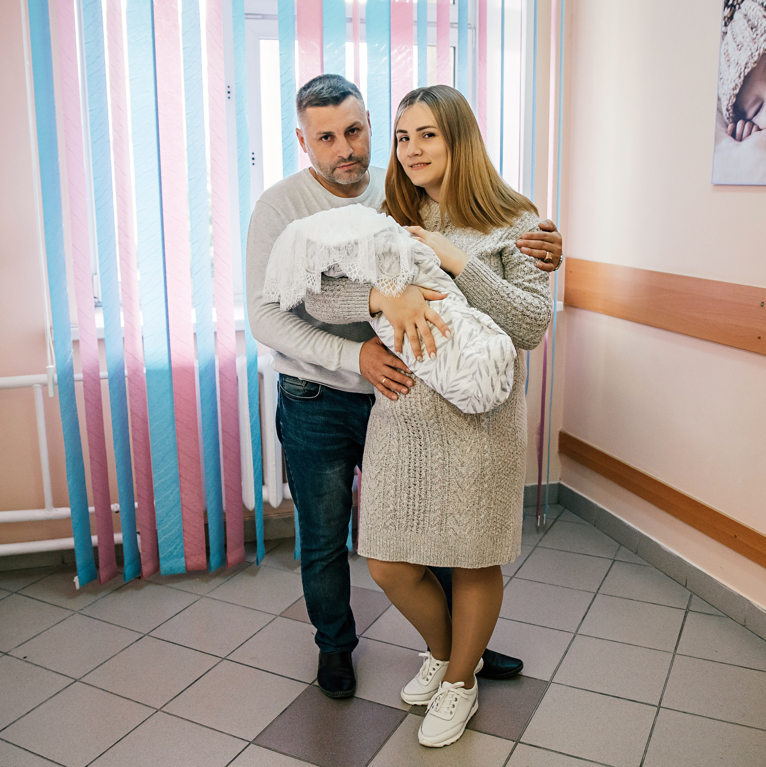 Выписка из роддома. Семейный детский фотограф видеограф в Омске Юлия Татаринова