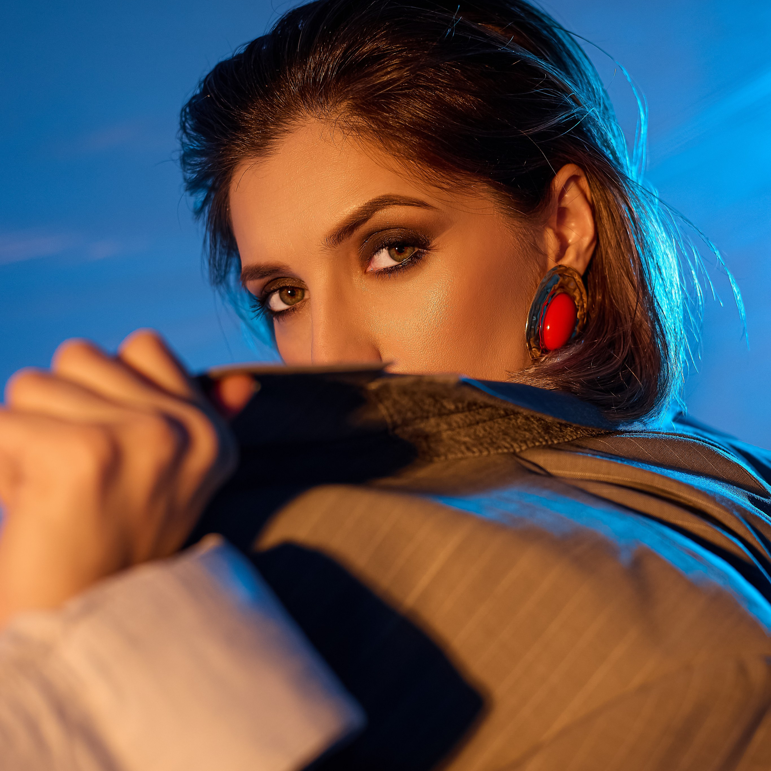 девушка женский портрет фотограф юлия фролова циклорама постоянный свет ростов модель обучение фотографии воркшоп по фотографии фотодень подарочный сертификат портрет 