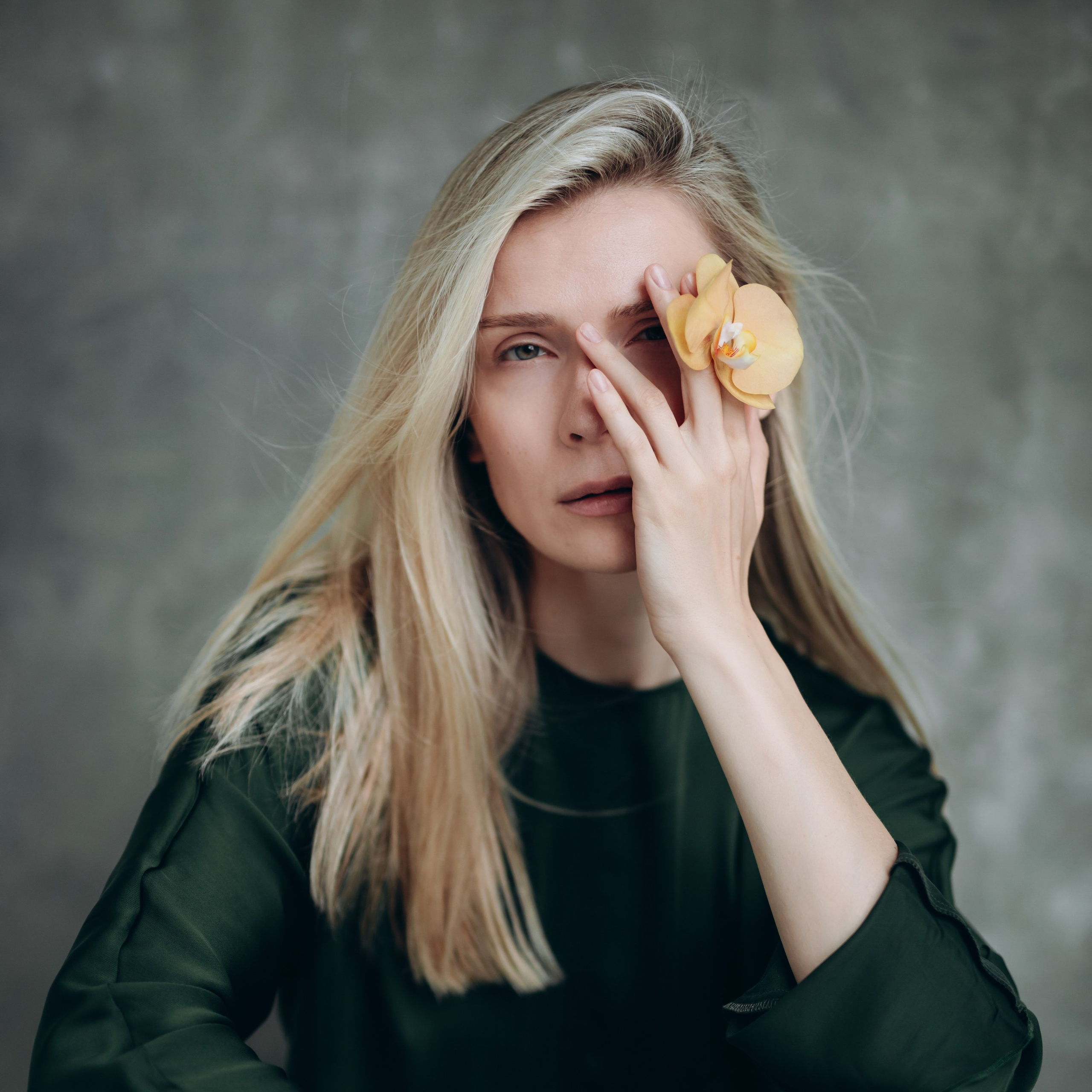 Женская фотосессия с цветами