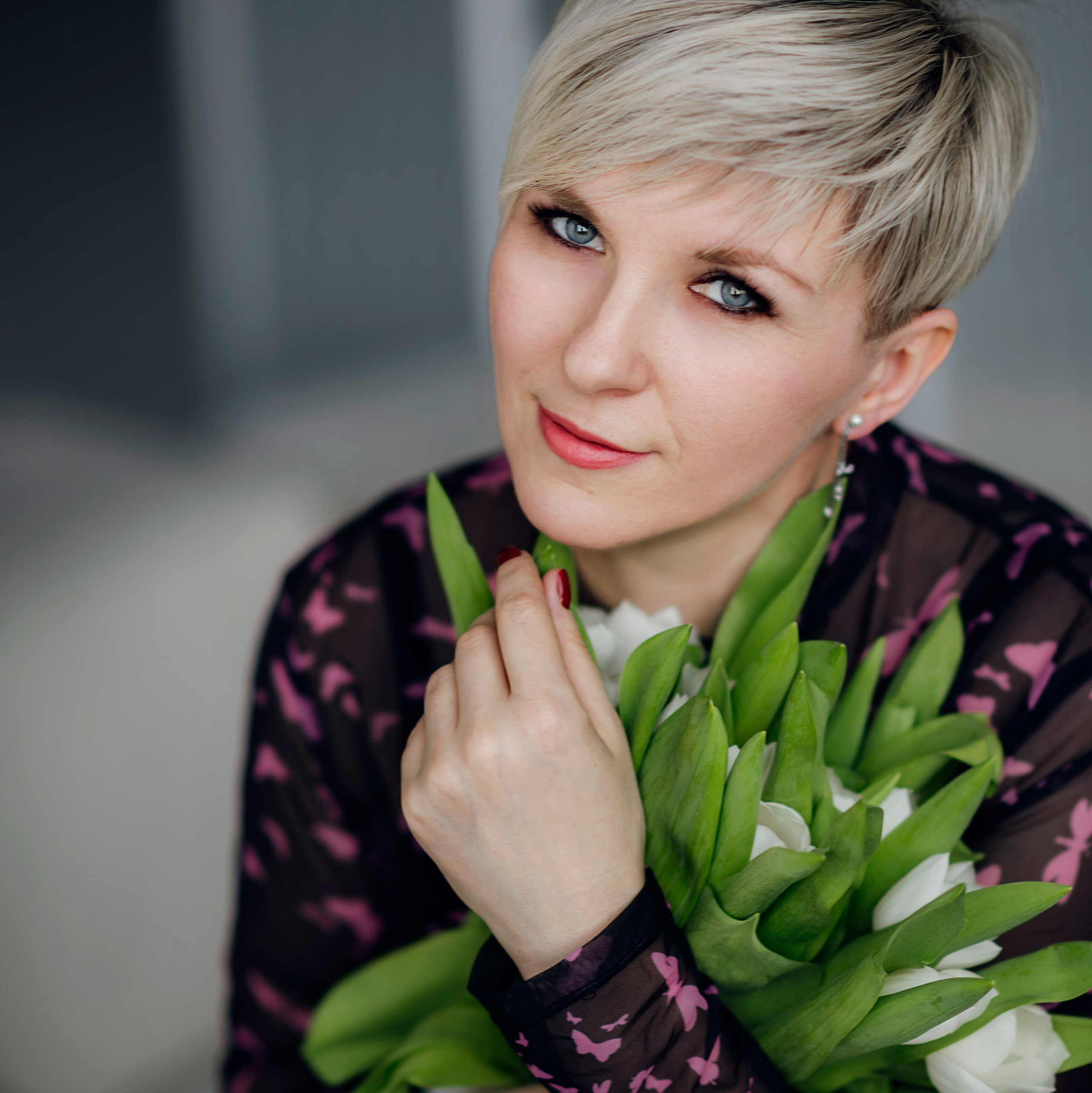 Весенняя фотосессия в студии с тюльпанами. Деловая и Бизнес съемка в  Москве Инесса Грушко