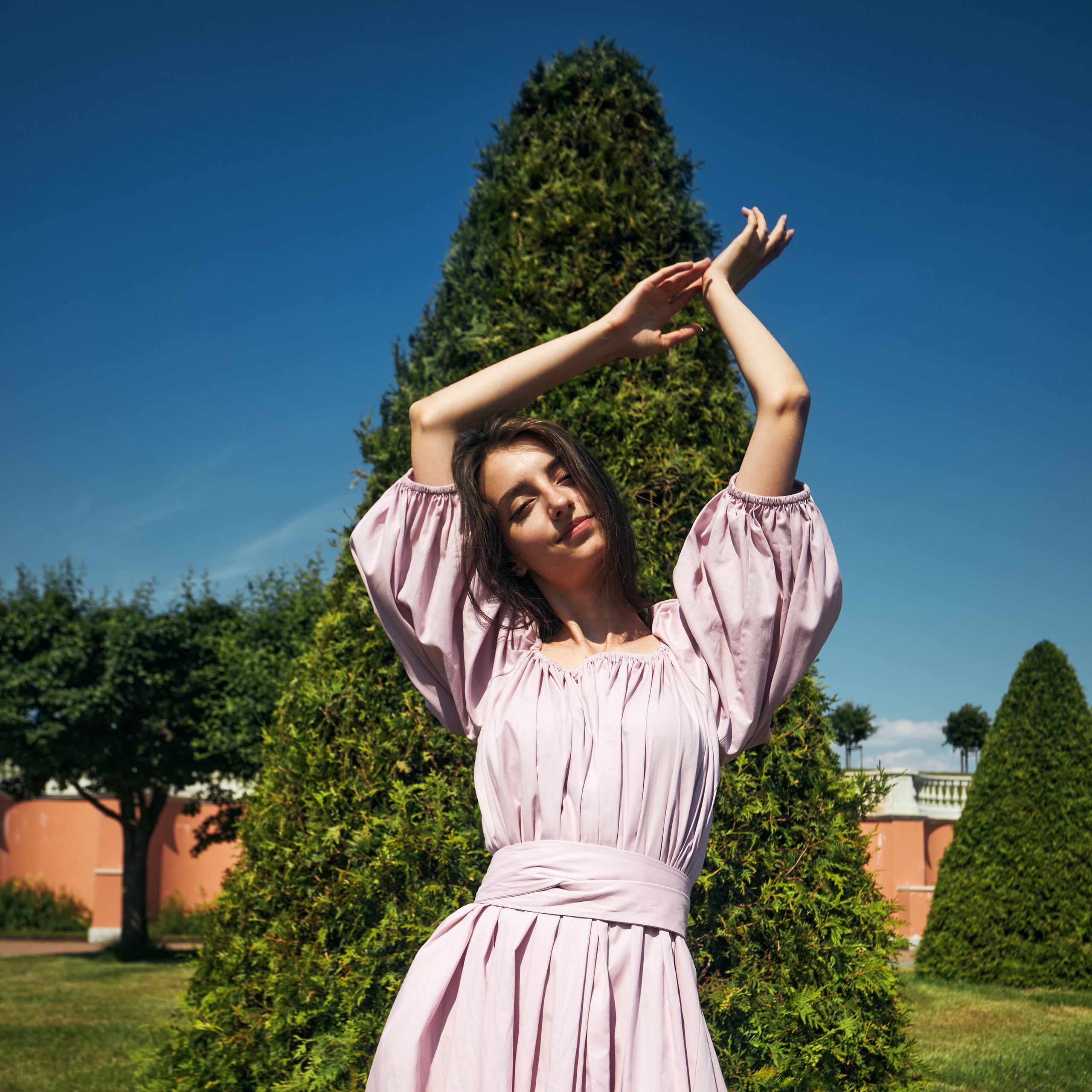 День в Петергофе. Одежда из Санкт-Петербурга СИНИОКО