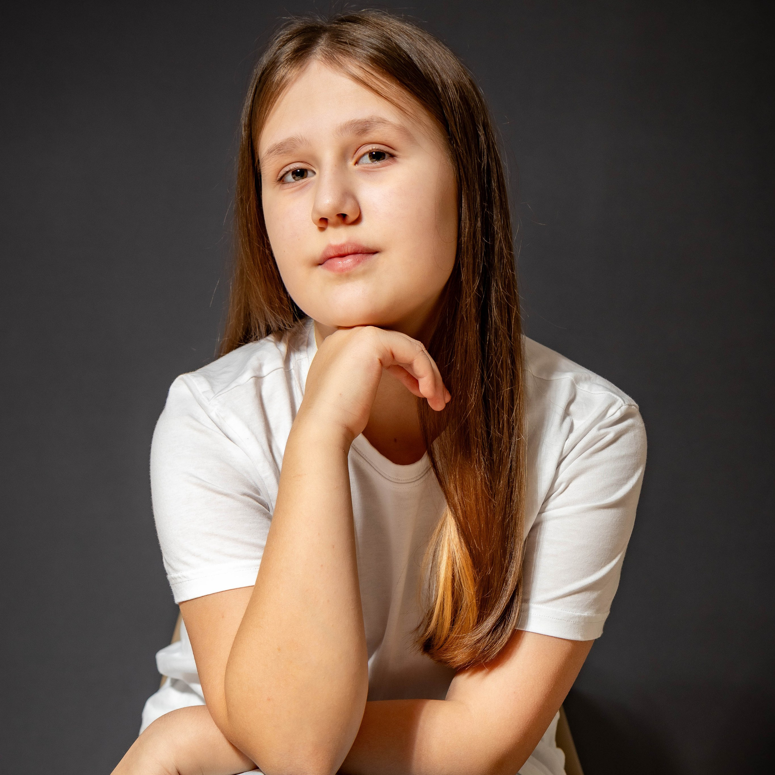 Выездная фотосессия. Мама и дочка прогуливаются по парку в Пушкино. Фотопрогулка