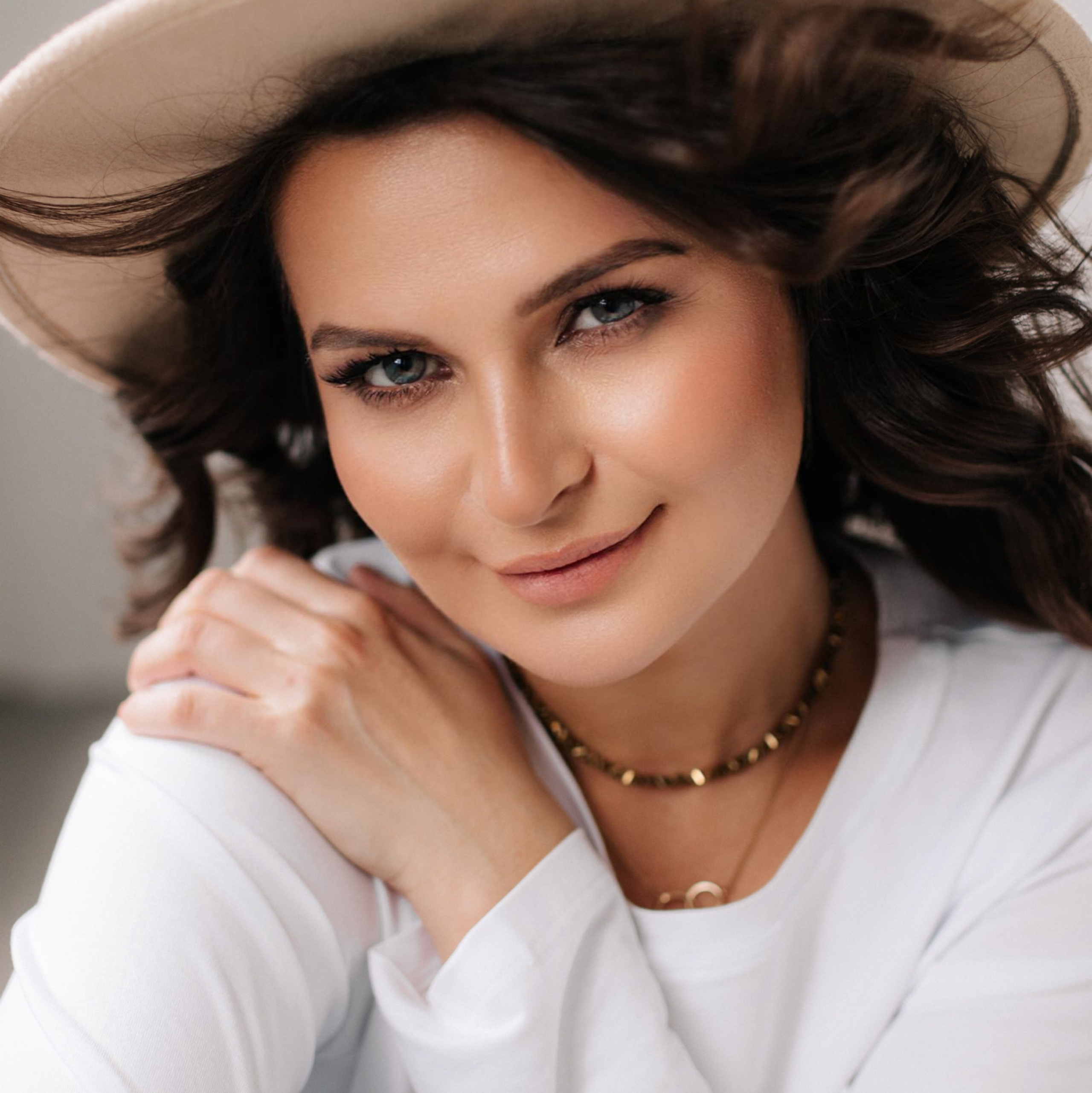 Контакты. Видеограф Екатерина Ротова