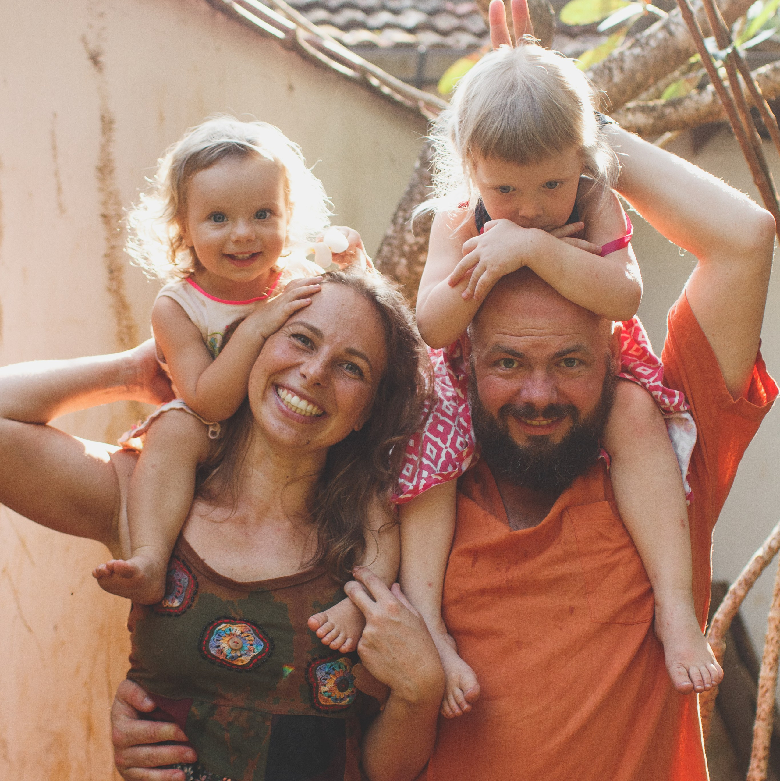 Счастливая семья на отдыхе семейный фотограф Гранкин Александр