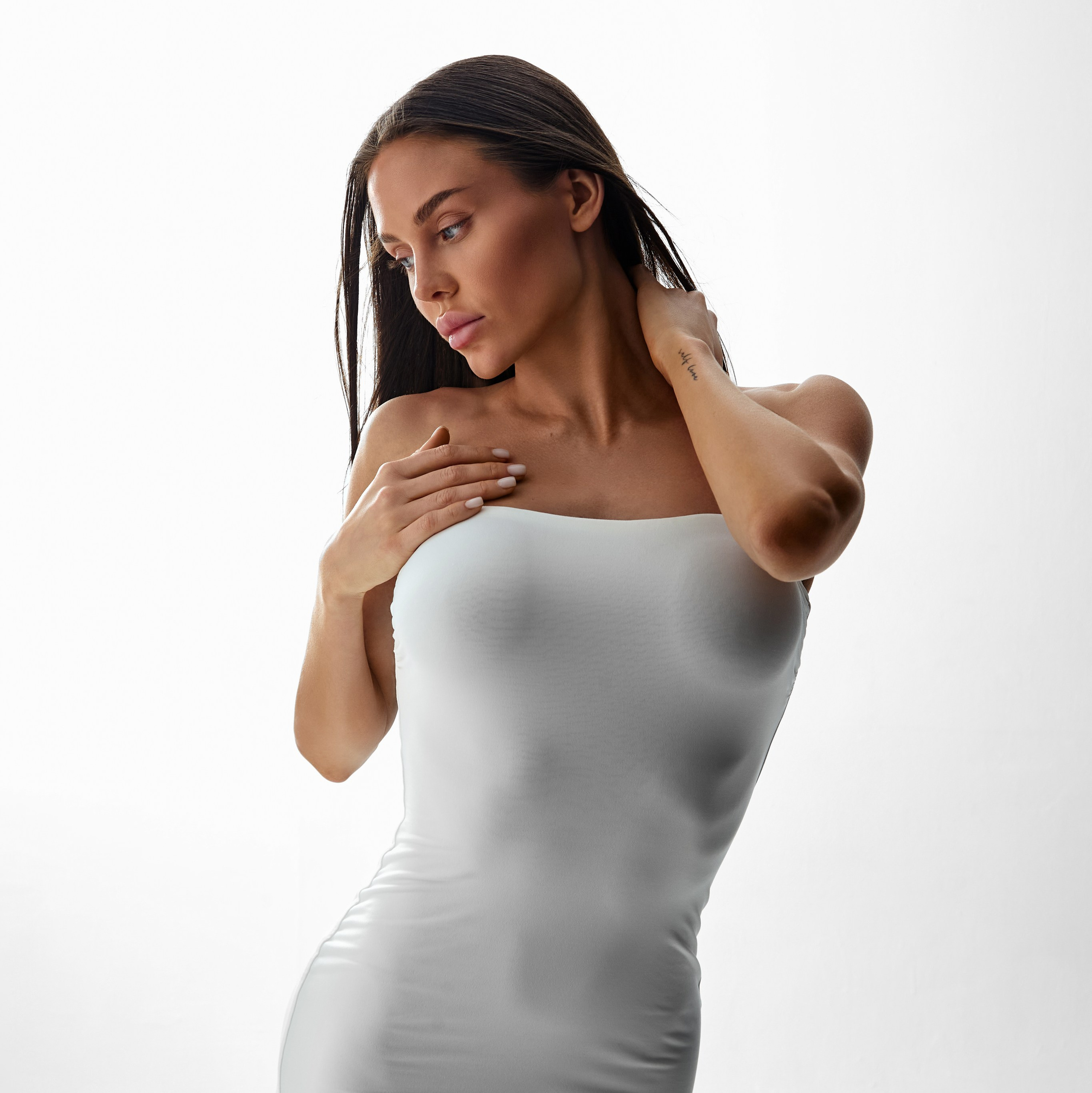 положение рук модели