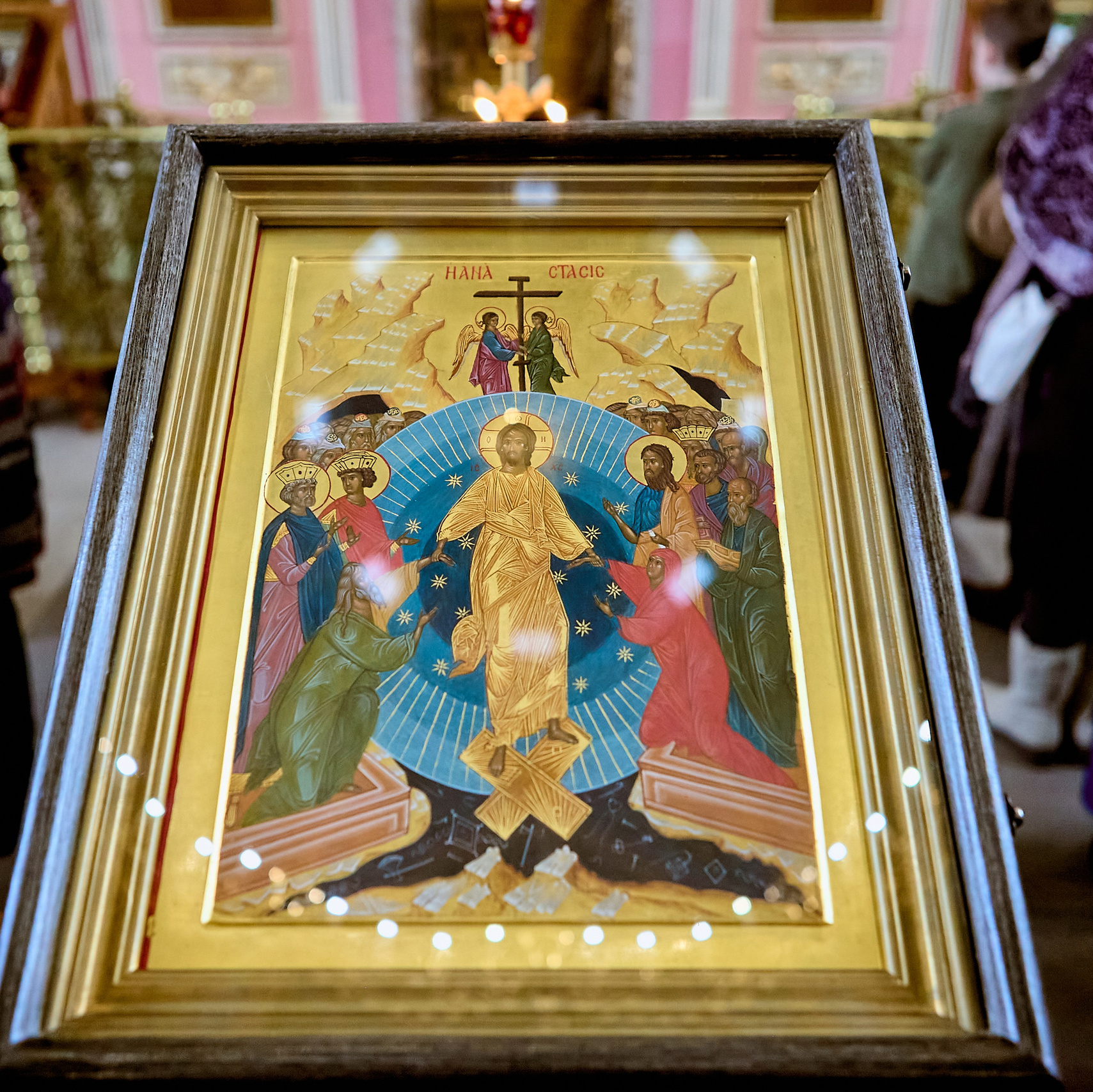 Фотографии в храме в воскресение на богослужении