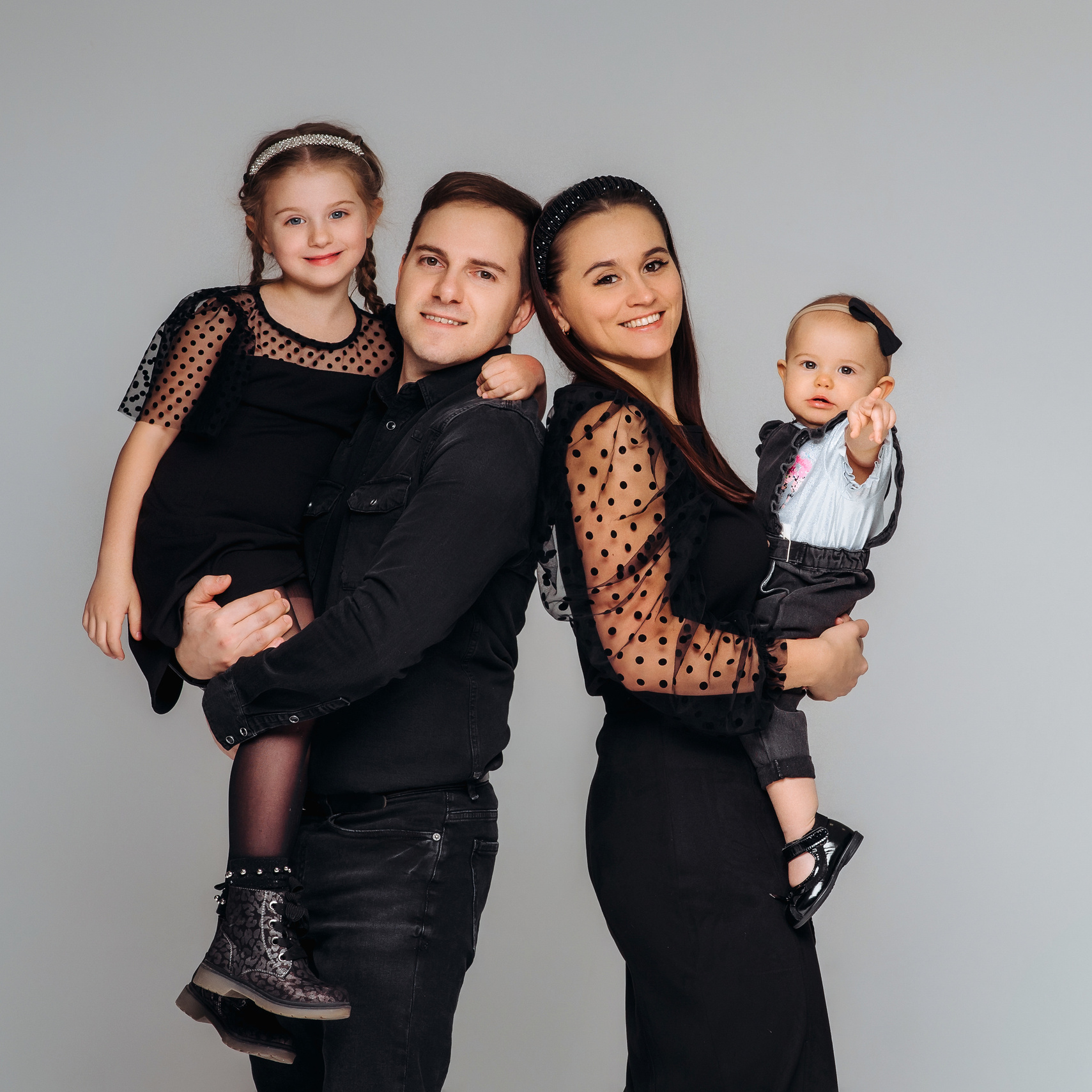 Знаю всё о безопасном позировании и других кропотливых деталях таких фотосессий!С радостью помогу сохранить неповторимую историю новой жизни в вашей семье, обращайтесь!