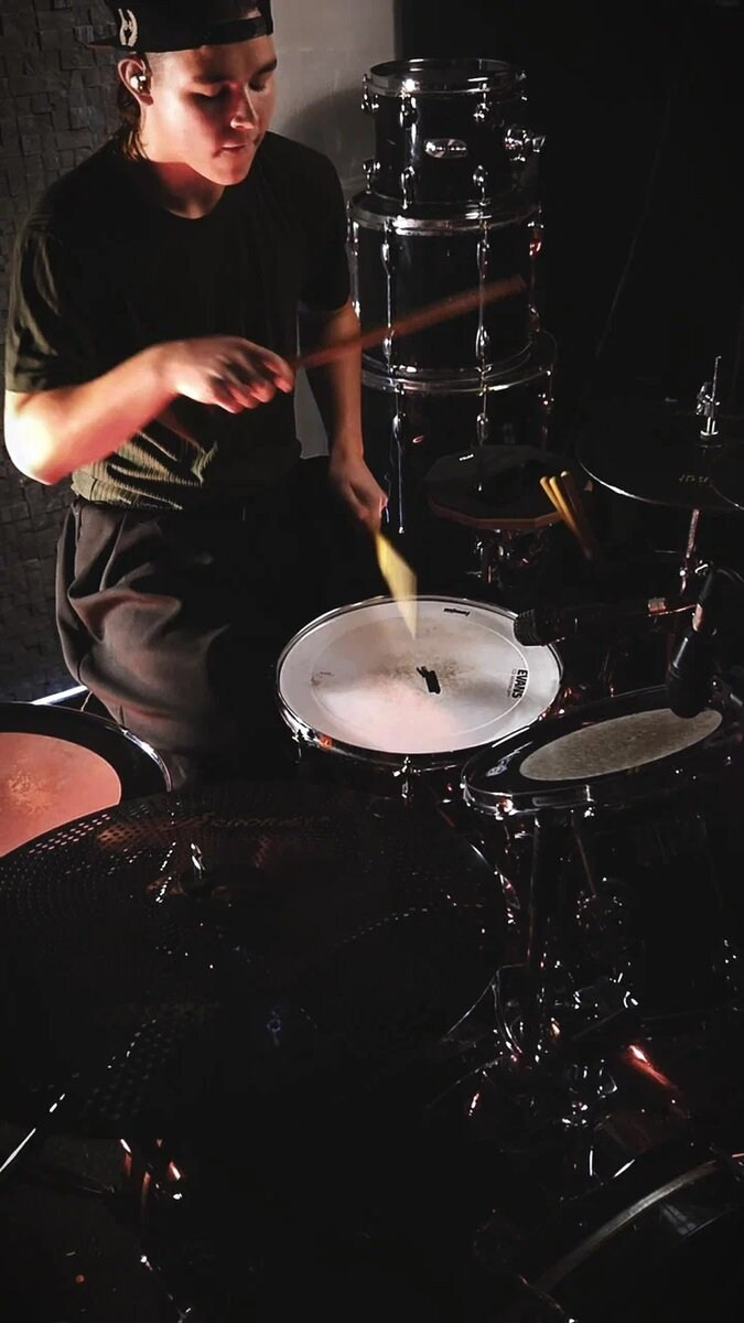 Уроки игры на барабанах. Джемс! Музыкальная школа в Туле | Jem's studio