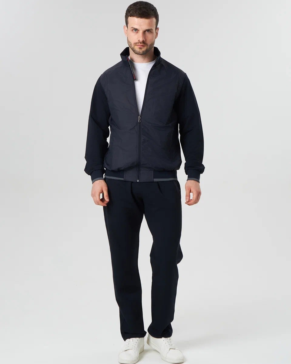 Фотограф в студии Москвы: предметная съемка вашей одежды для каталога на WB