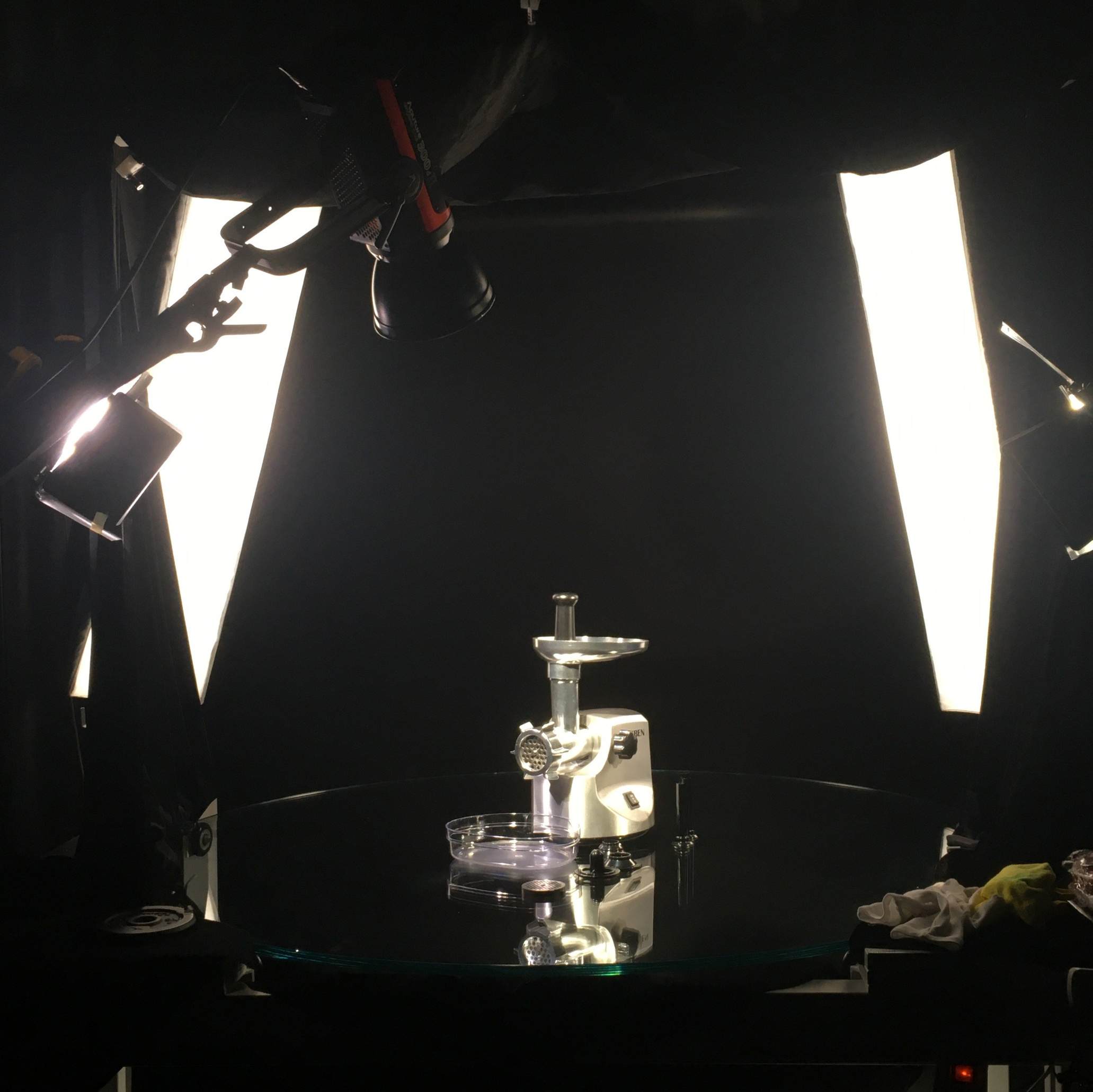 Съёмка видеоконтента для маркетплейсов с графикой и озвучкой — увеличение конверсии и доверия к товару