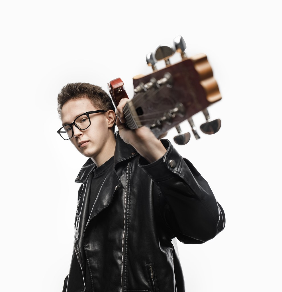 9,11mono. Release Студия выпускных альбомов Юрия Рыбина. Занимаемся школьной фотографией, изготовлением выпускных альбомов. Тюмень